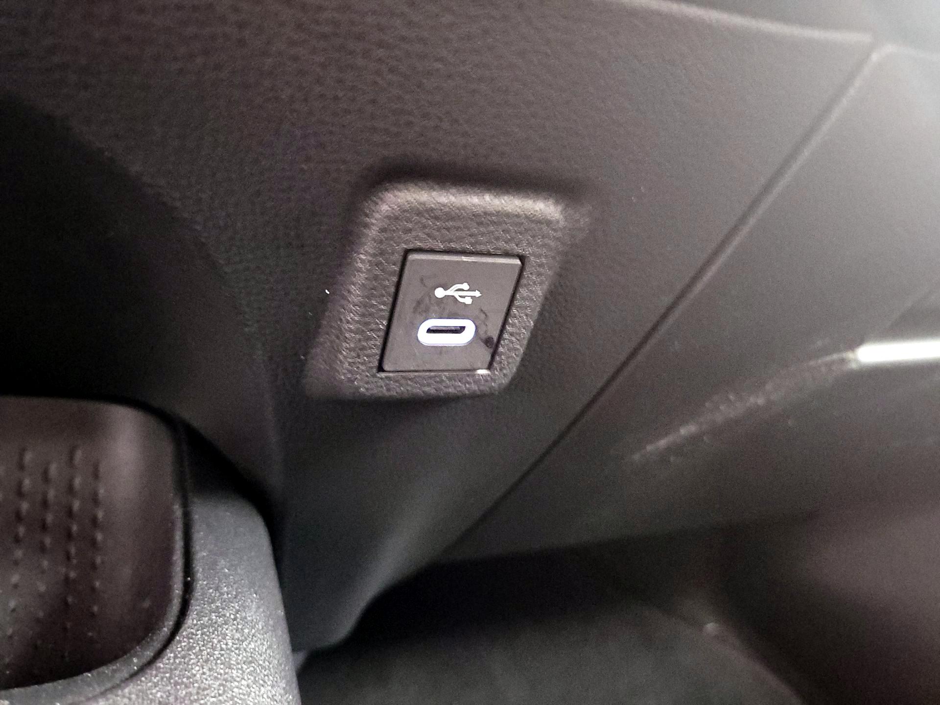 Thumbnail: 2025 Toyota Corolla - 18