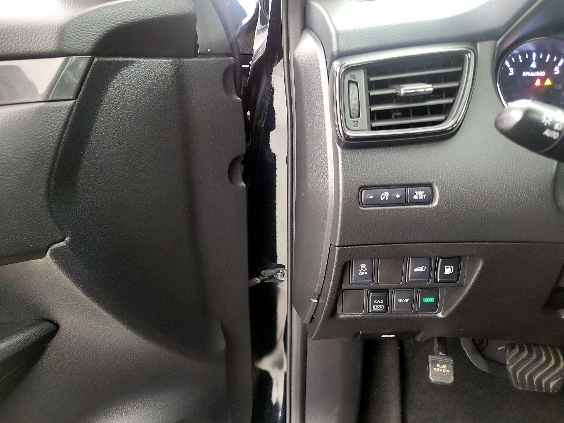 Thumbnail: 2018 Nissan Rogue - 13