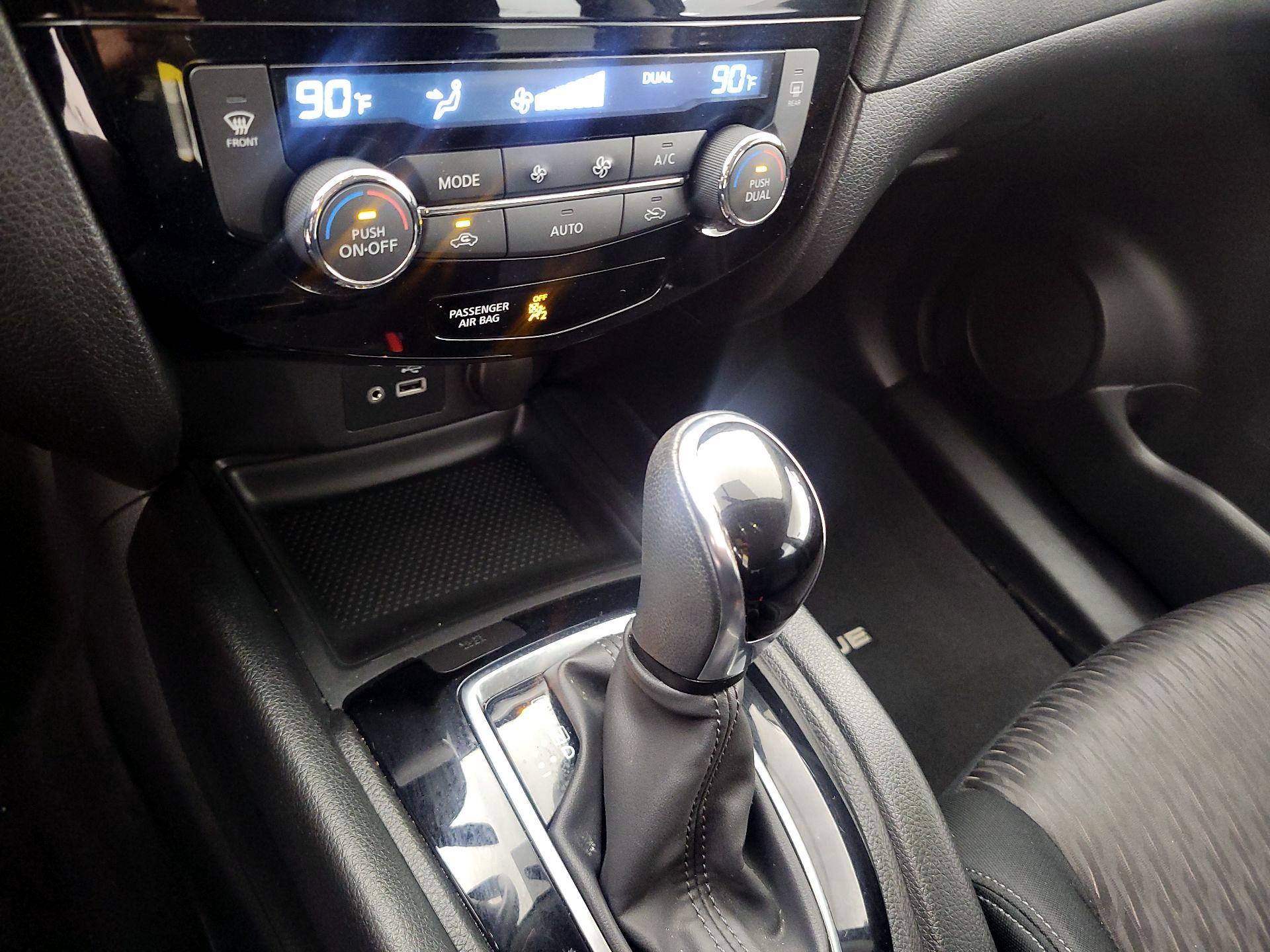 Thumbnail: 2018 Nissan Rogue - 16