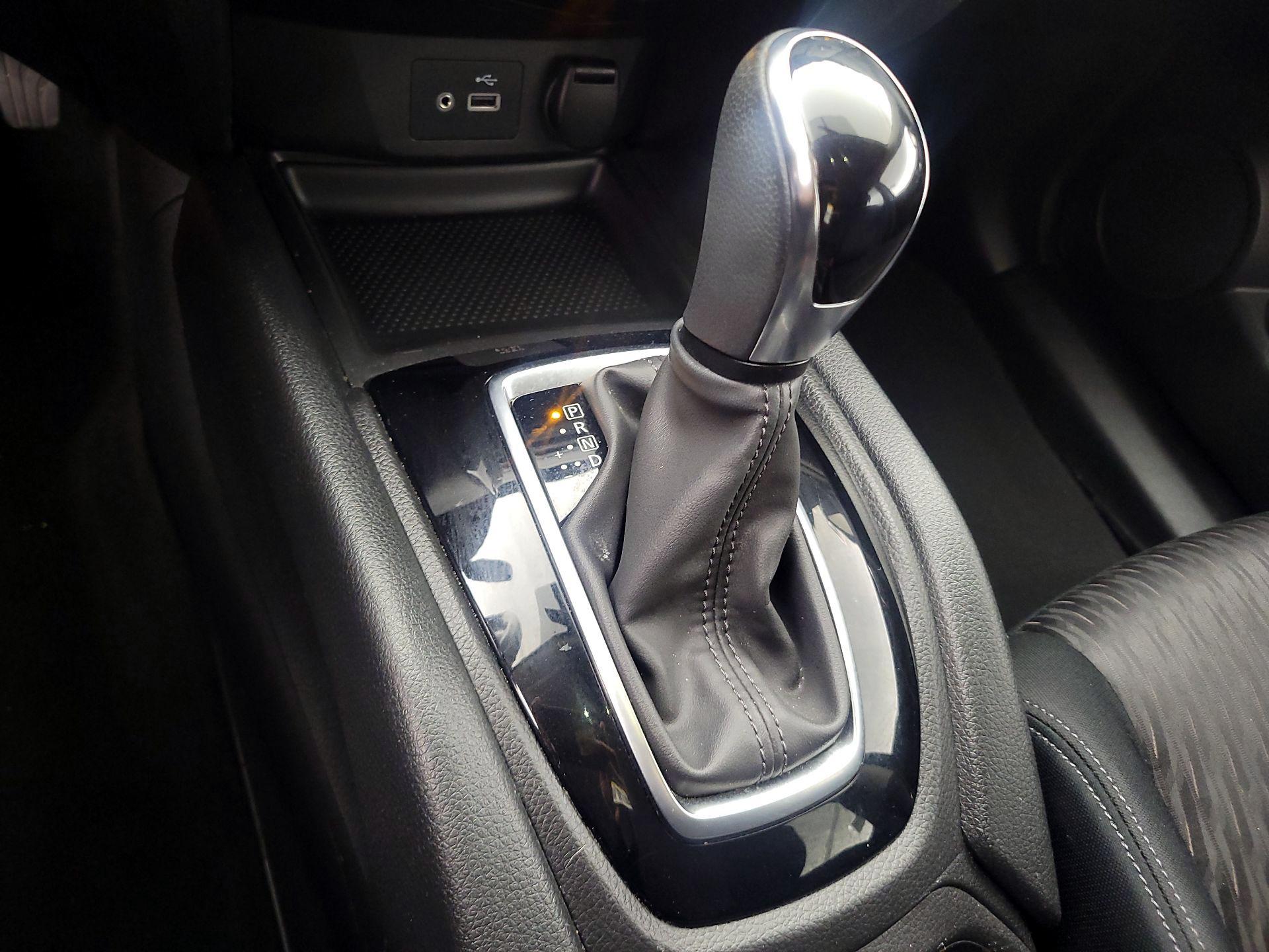 Thumbnail: 2018 Nissan Rogue - 17