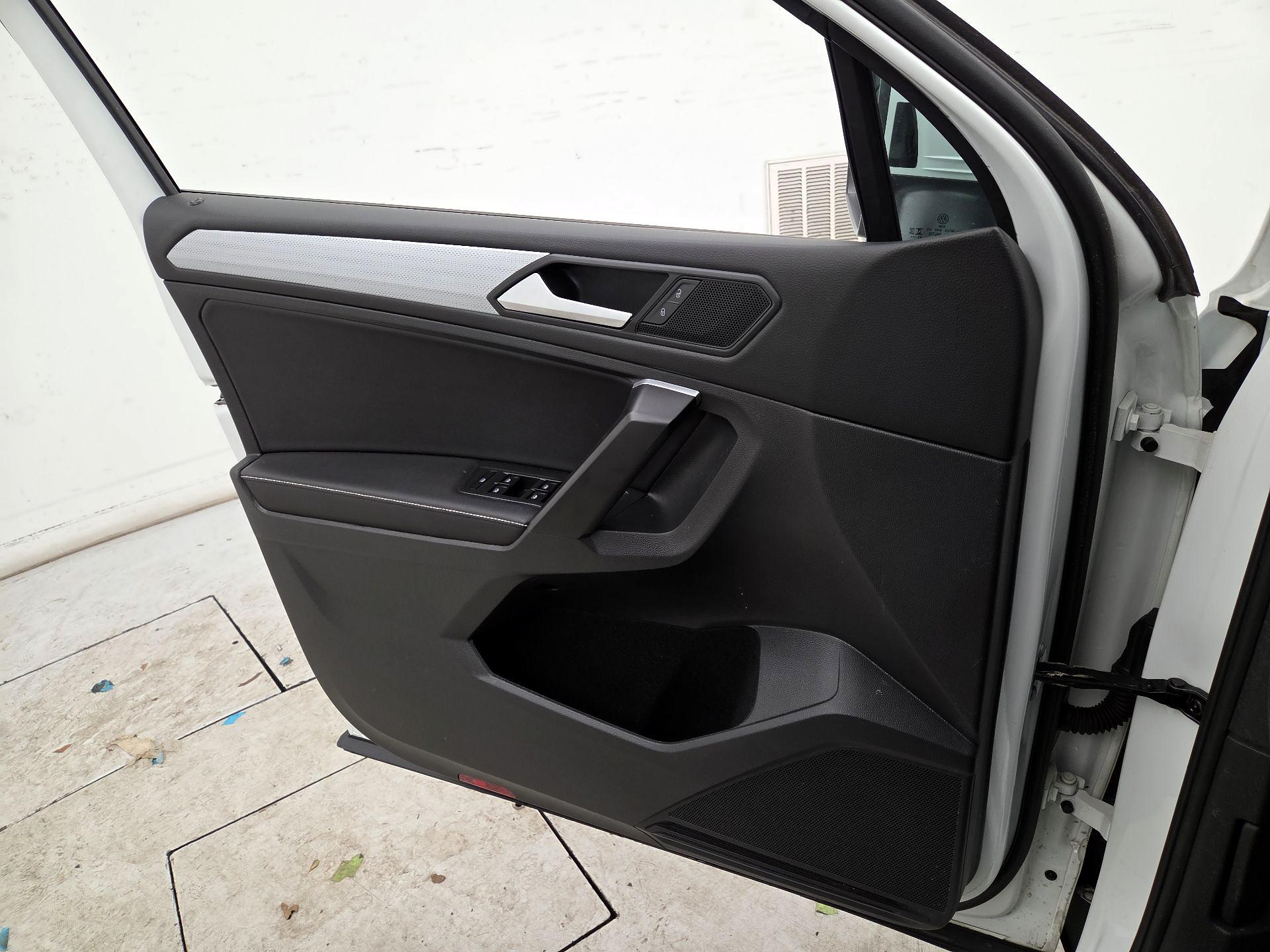 Thumbnail: 2024 Volkswagen Tiguan - 12