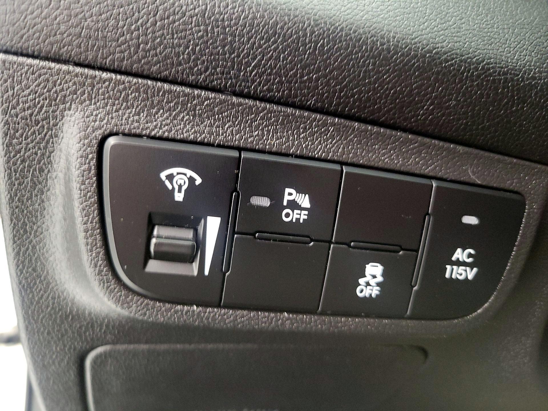 Thumbnail: 2017 Hyundai Veloster - 13