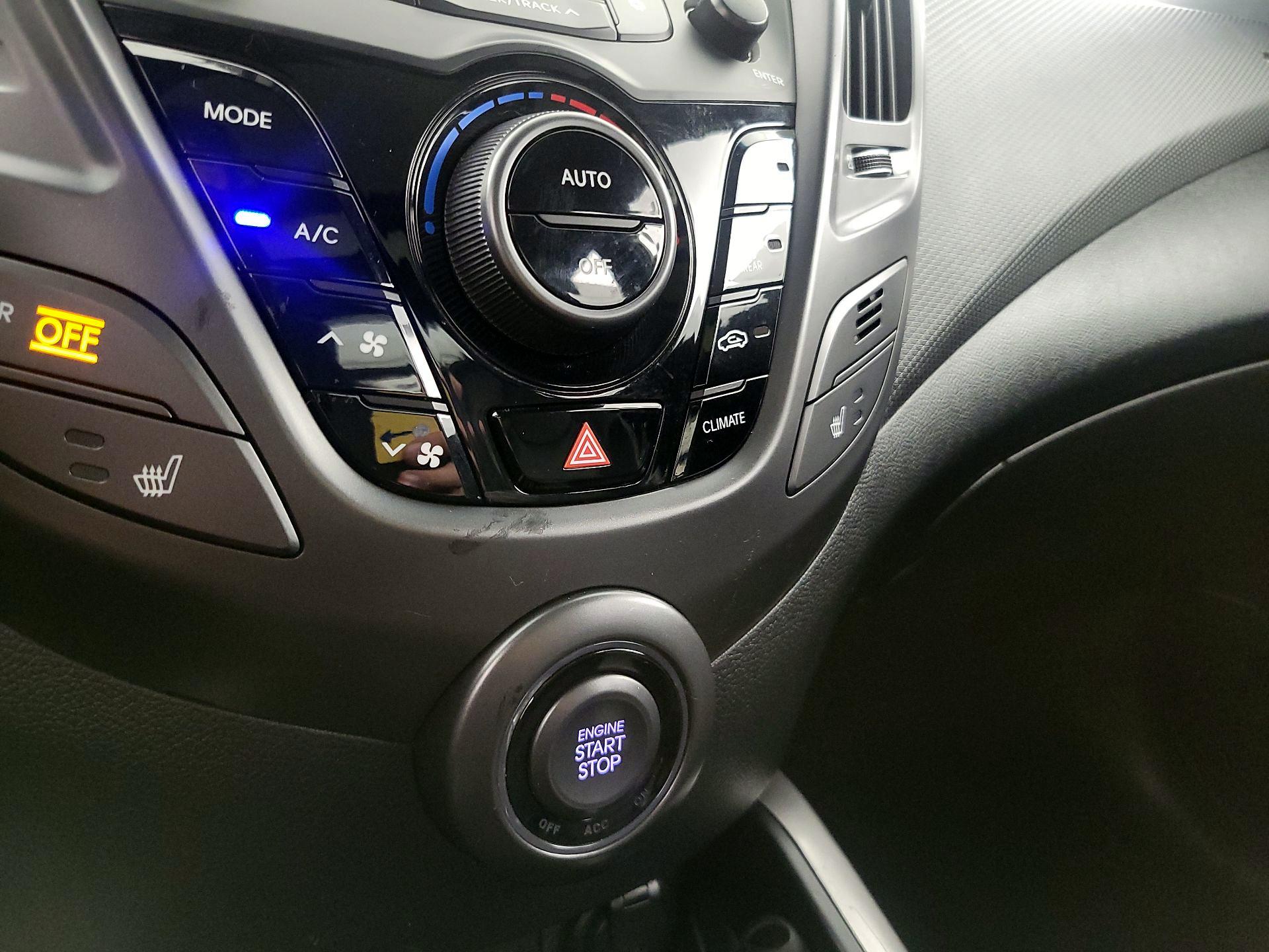 Thumbnail: 2017 Hyundai Veloster - 17