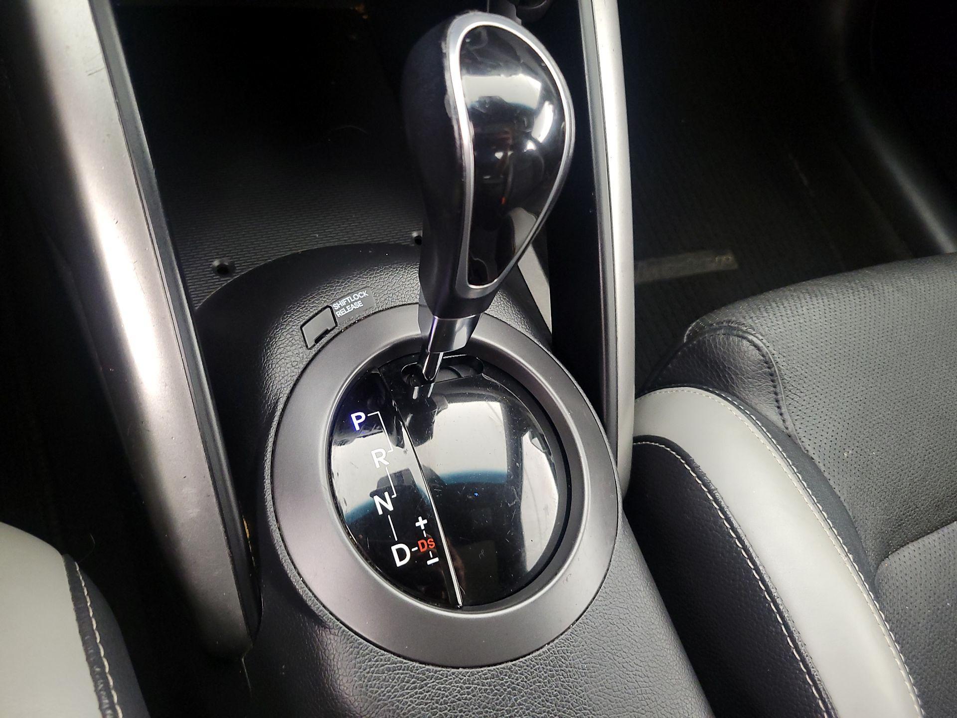 Thumbnail: 2017 Hyundai Veloster - 18