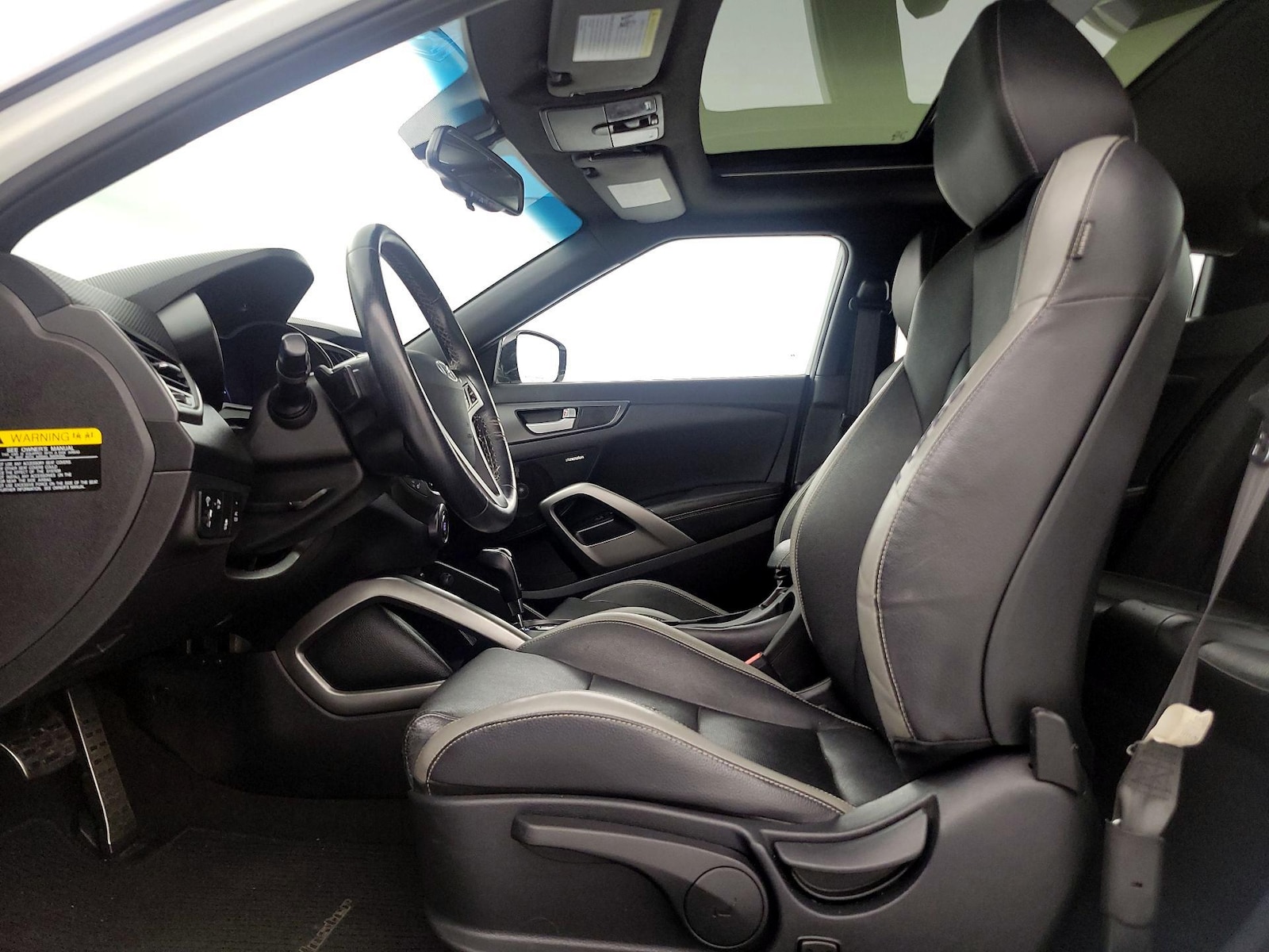 2017 Hyundai Veloster - Photo 21