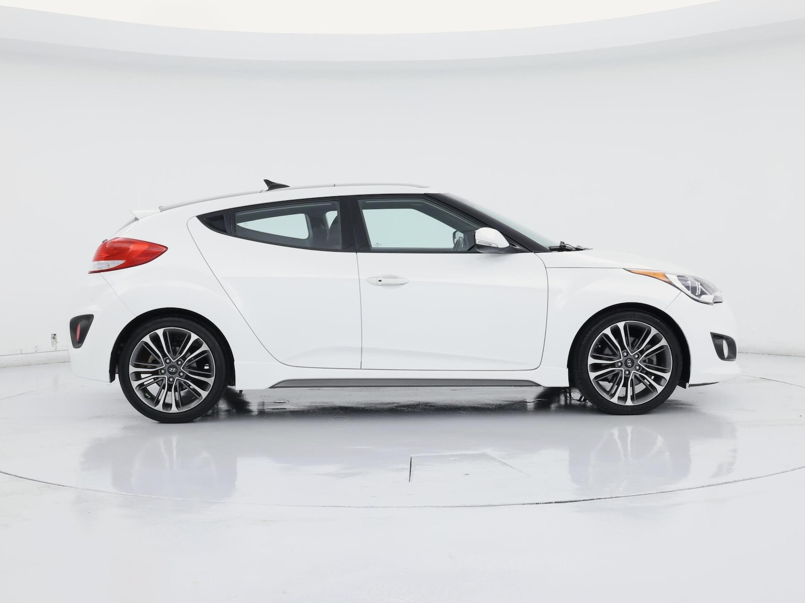 2017 Hyundai Veloster - Photo 8
