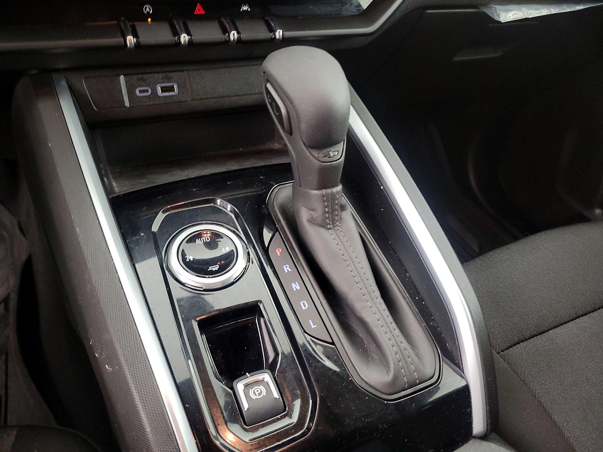 Thumbnail: 2024 Chevrolet Colorado - 17