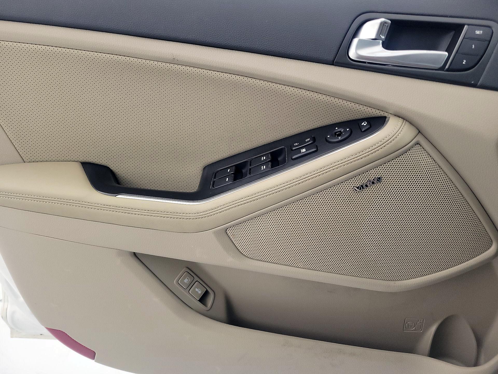 Thumbnail: 2015 Kia Optima - 12