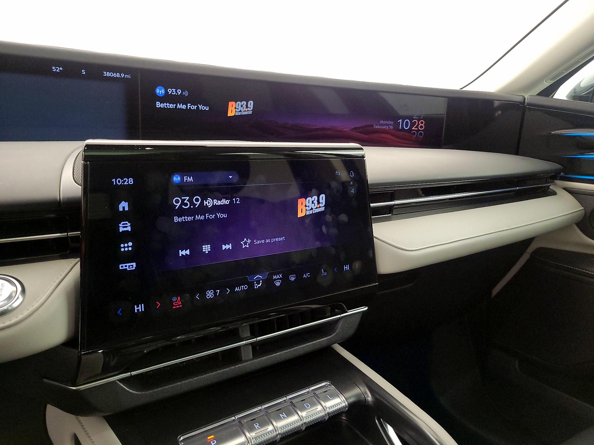 Thumbnail: 2024 Lincoln Nautilus - 16