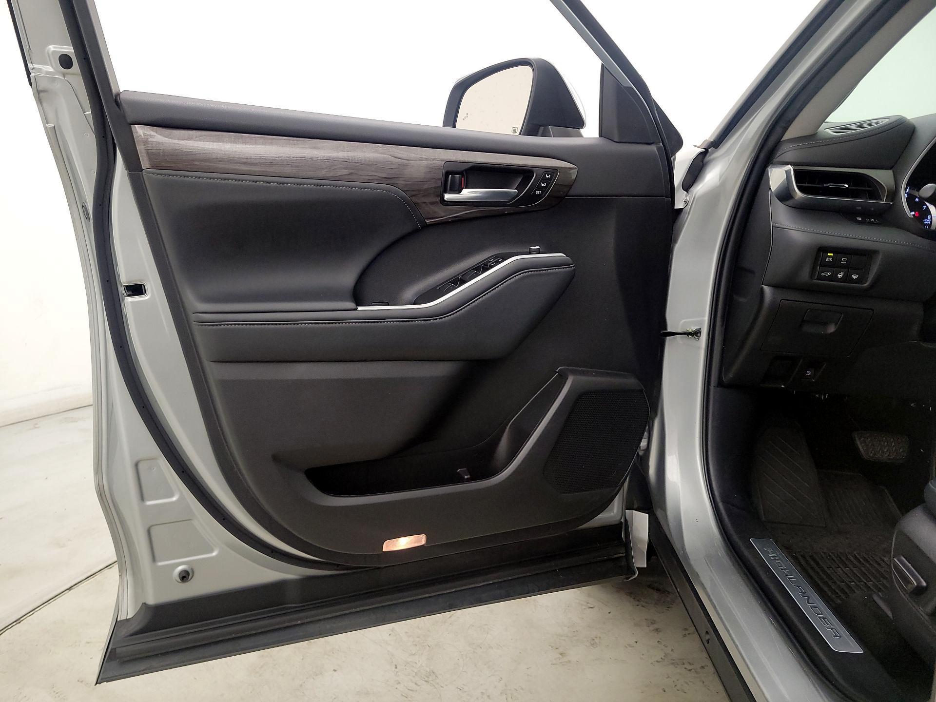 Thumbnail: 2022 Toyota Highlander - 12