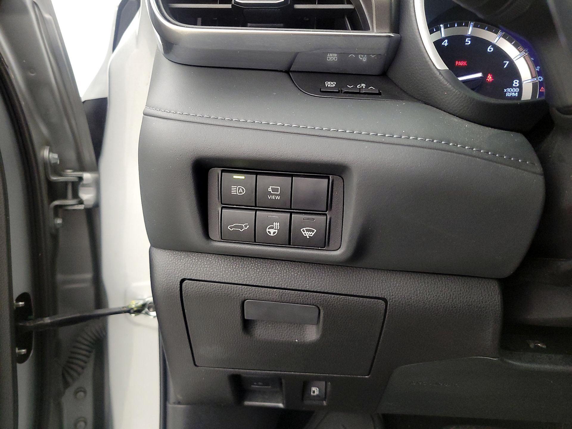 Thumbnail: 2022 Toyota Highlander - 13