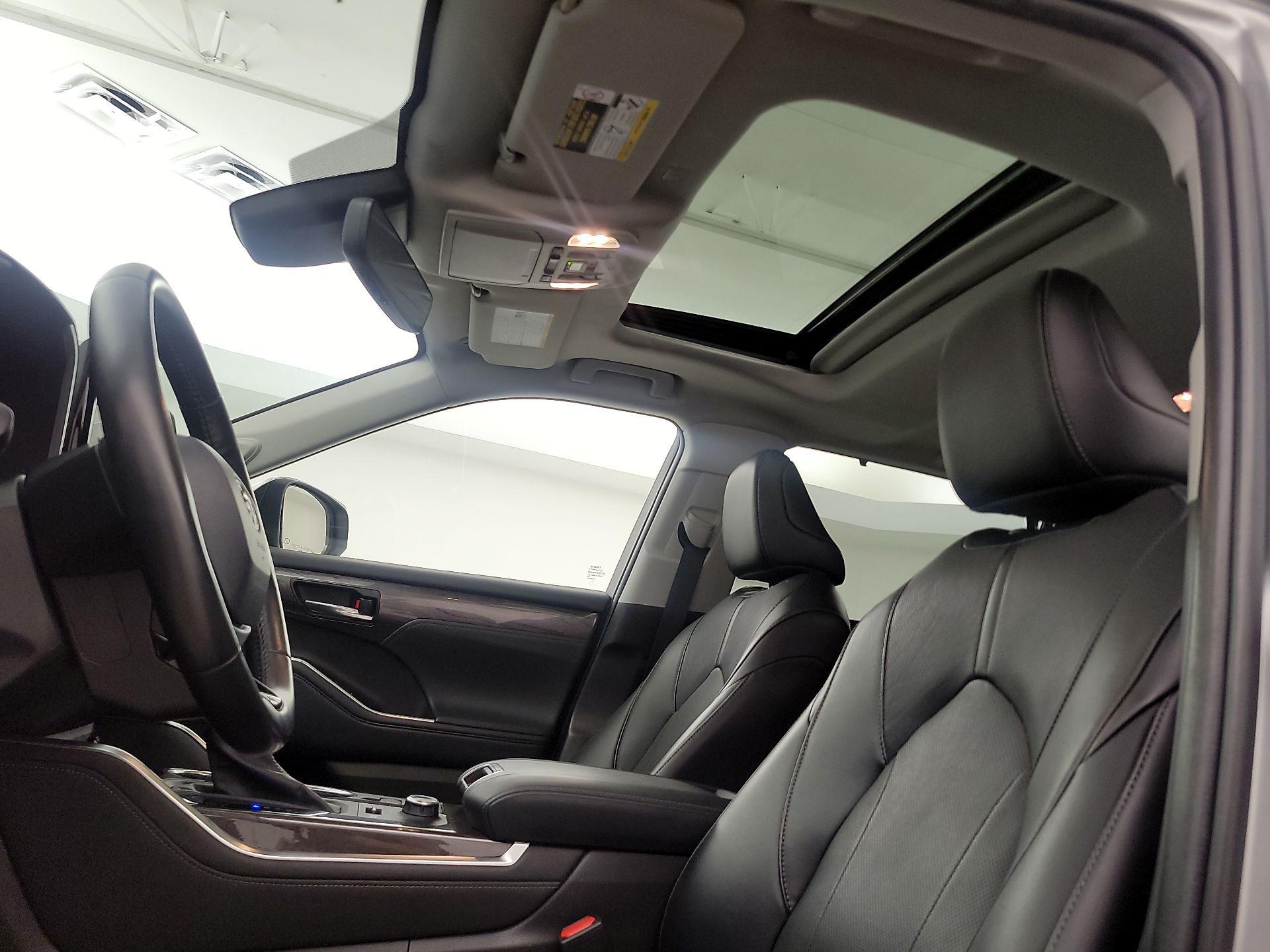 Thumbnail: 2022 Toyota Highlander - 20