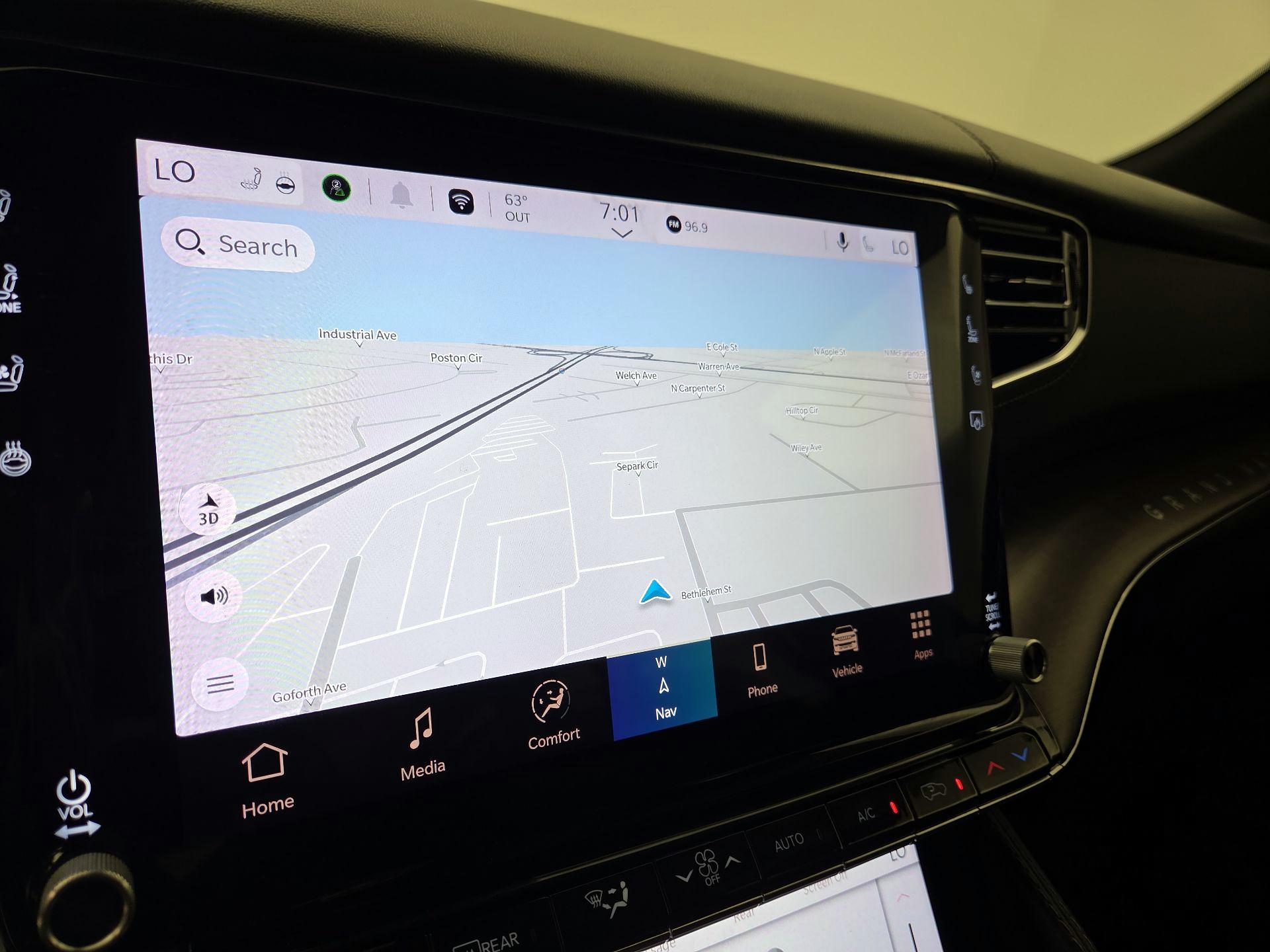 Thumbnail: 2022 Jeep Grand Wagoneer - 14