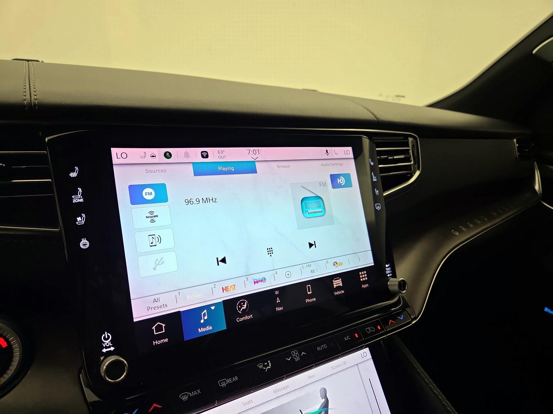 Thumbnail: 2022 Jeep Grand Wagoneer - 16