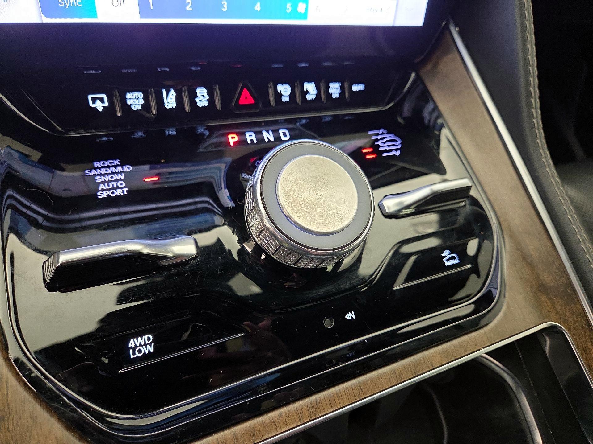 Thumbnail: 2022 Jeep Grand Wagoneer - 18