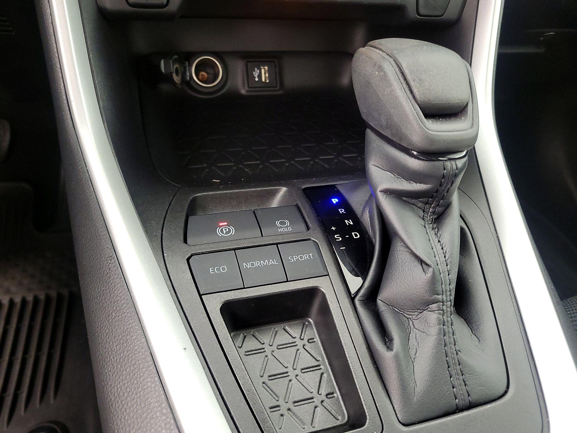 Thumbnail: 2023 Toyota RAV4 - 17