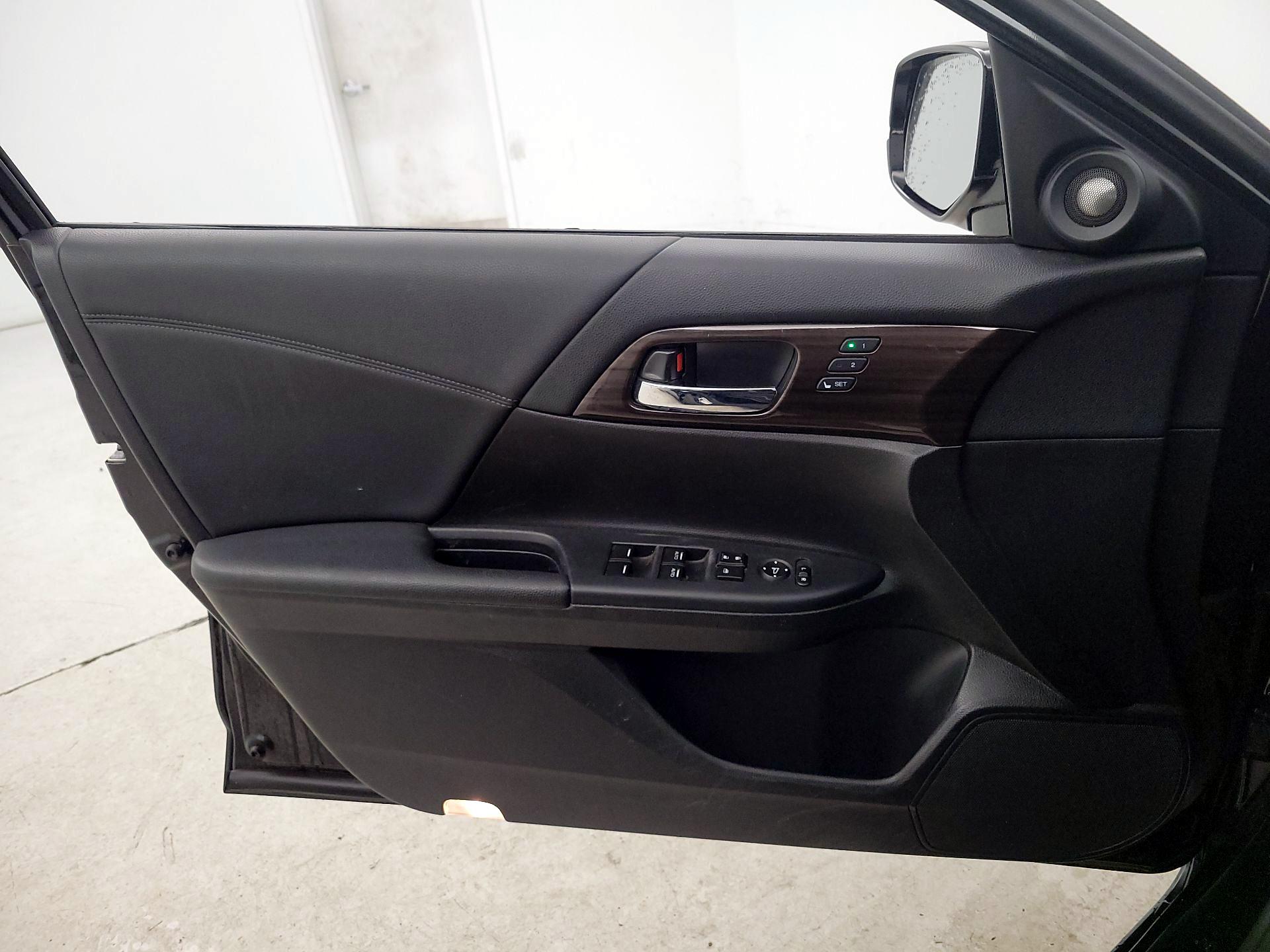 Thumbnail: 2017 Honda Accord - 12