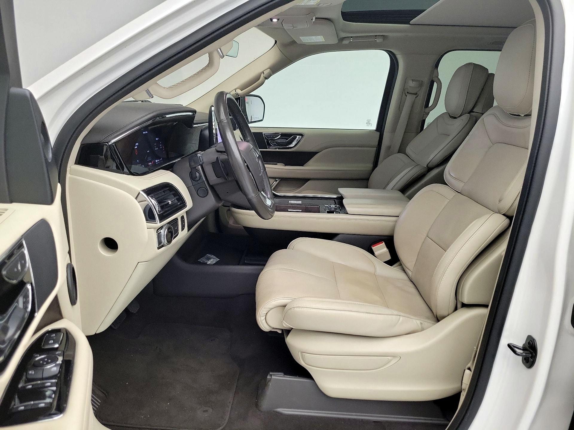 Thumbnail: 2019 Lincoln Navigator - 11