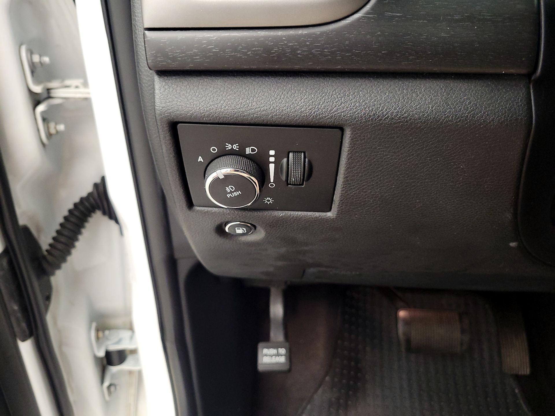 Thumbnail: 2017 Jeep Grand Cherokee - 13