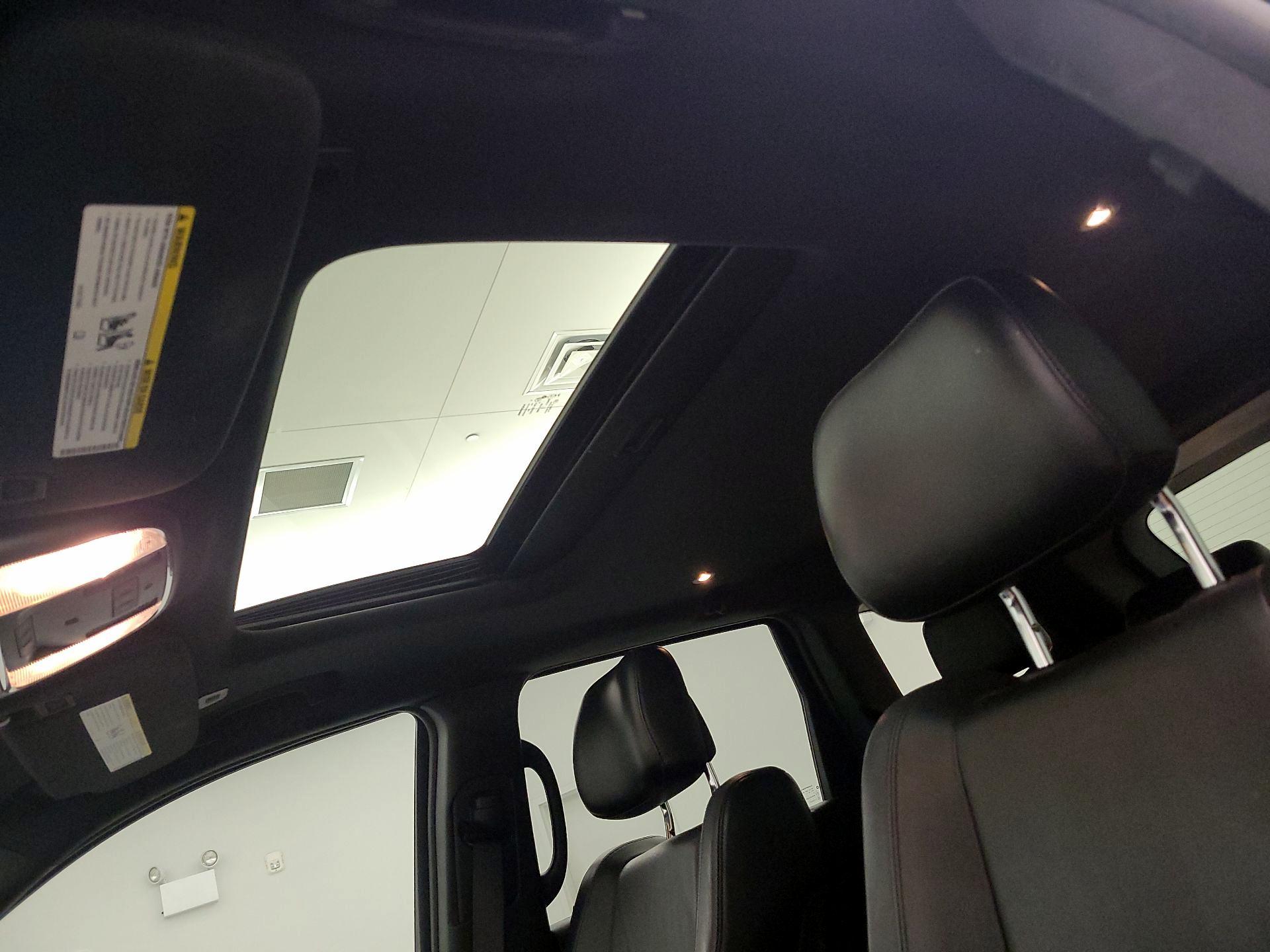 Thumbnail: 2017 Jeep Grand Cherokee - 19