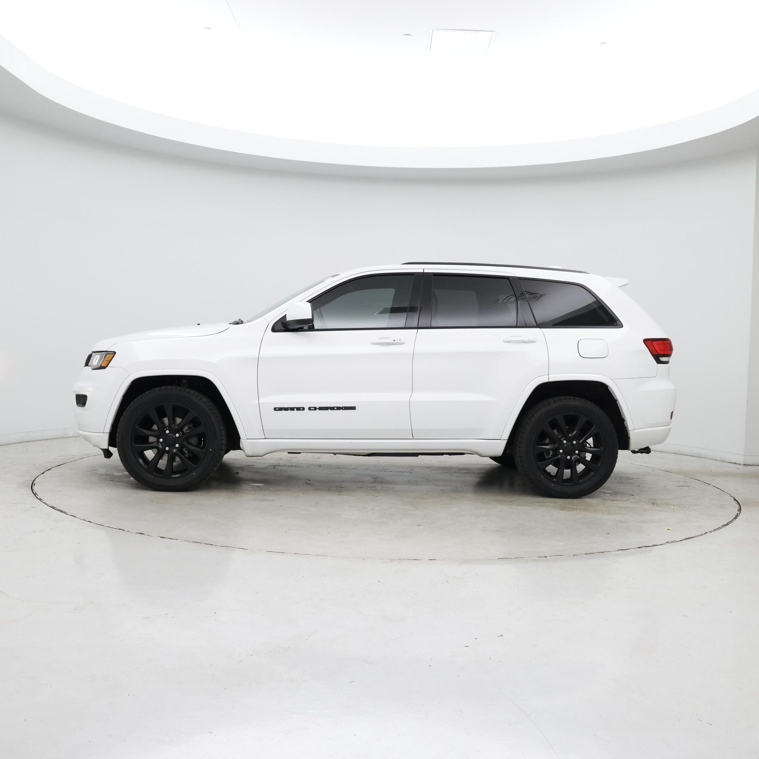 Thumbnail: 2017 Jeep Grand Cherokee - 3