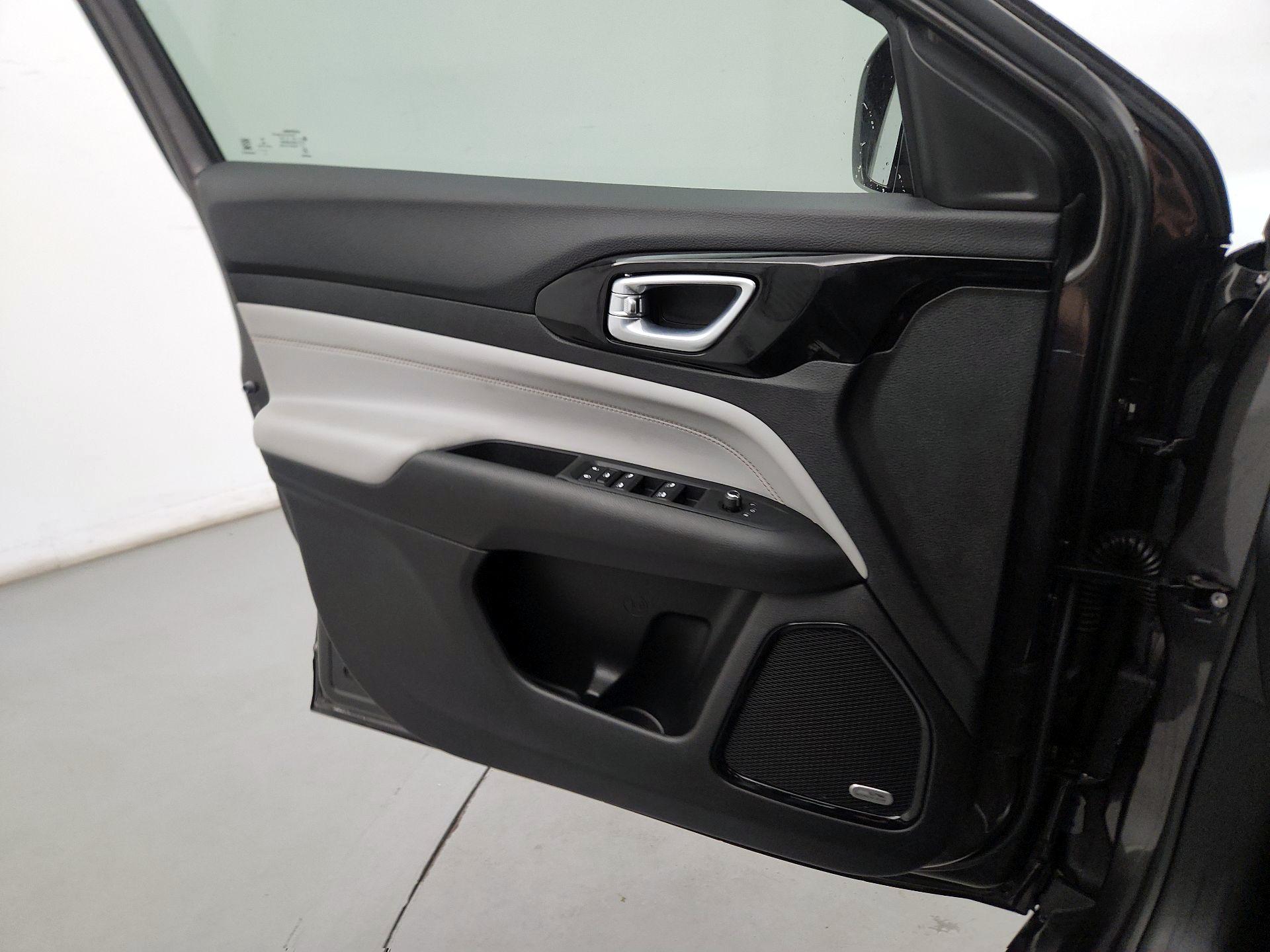 Thumbnail: 2022 Jeep Compass - 10