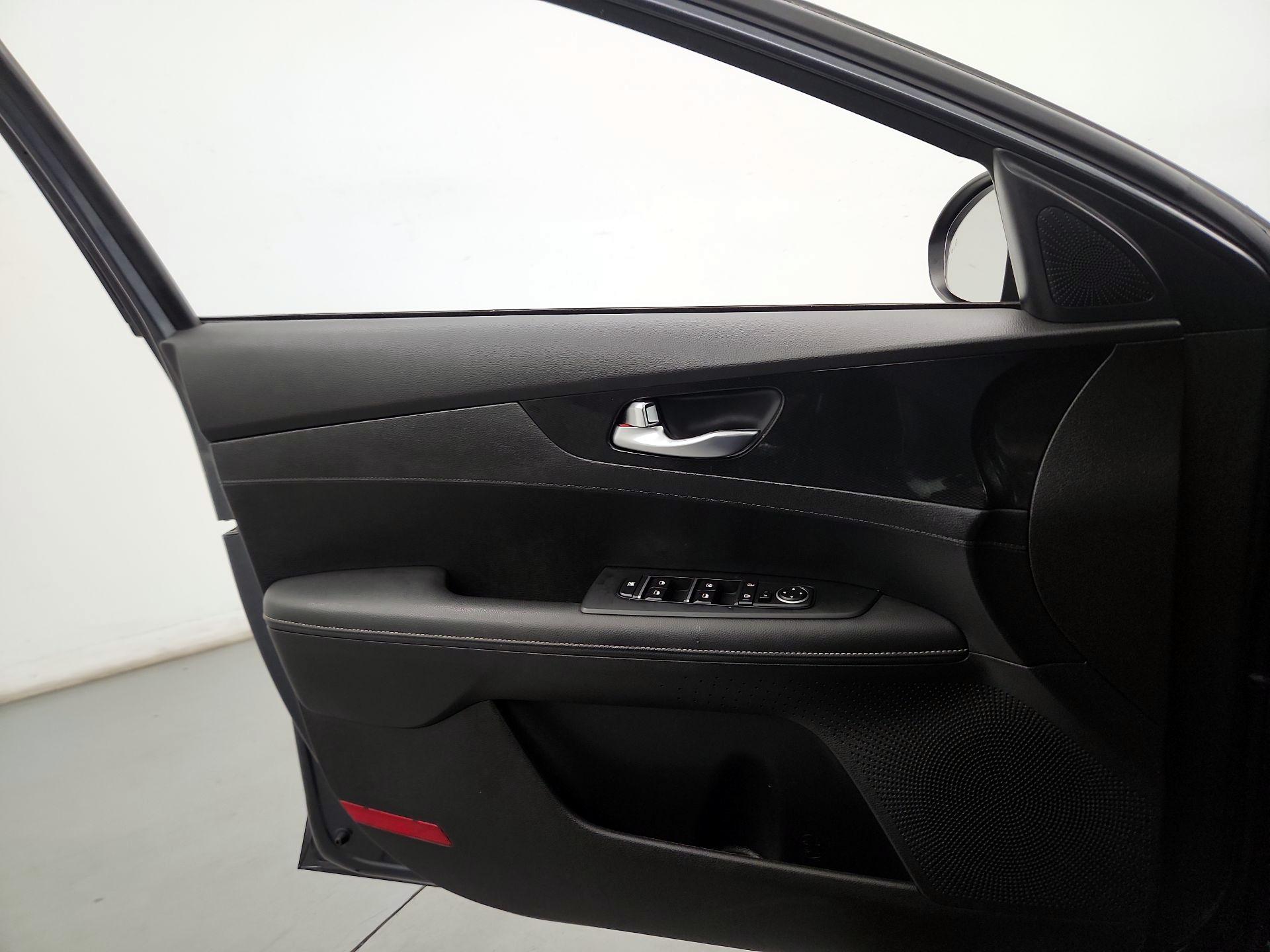 Thumbnail: 2023 Kia Forte - 10