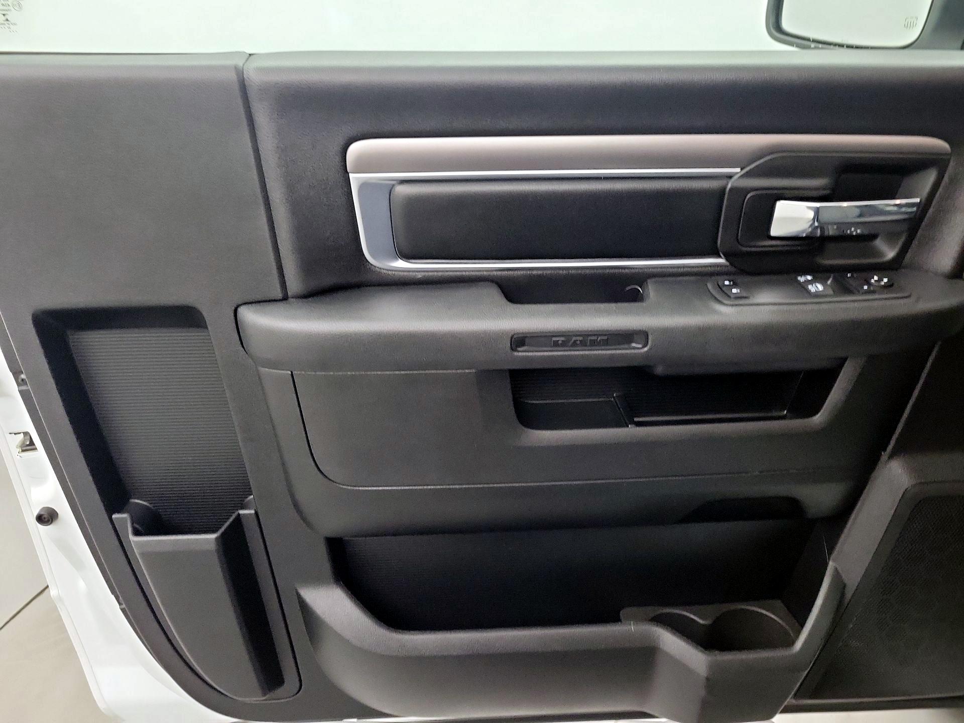 Thumbnail: 2022 RAM 1500 Classic - 10