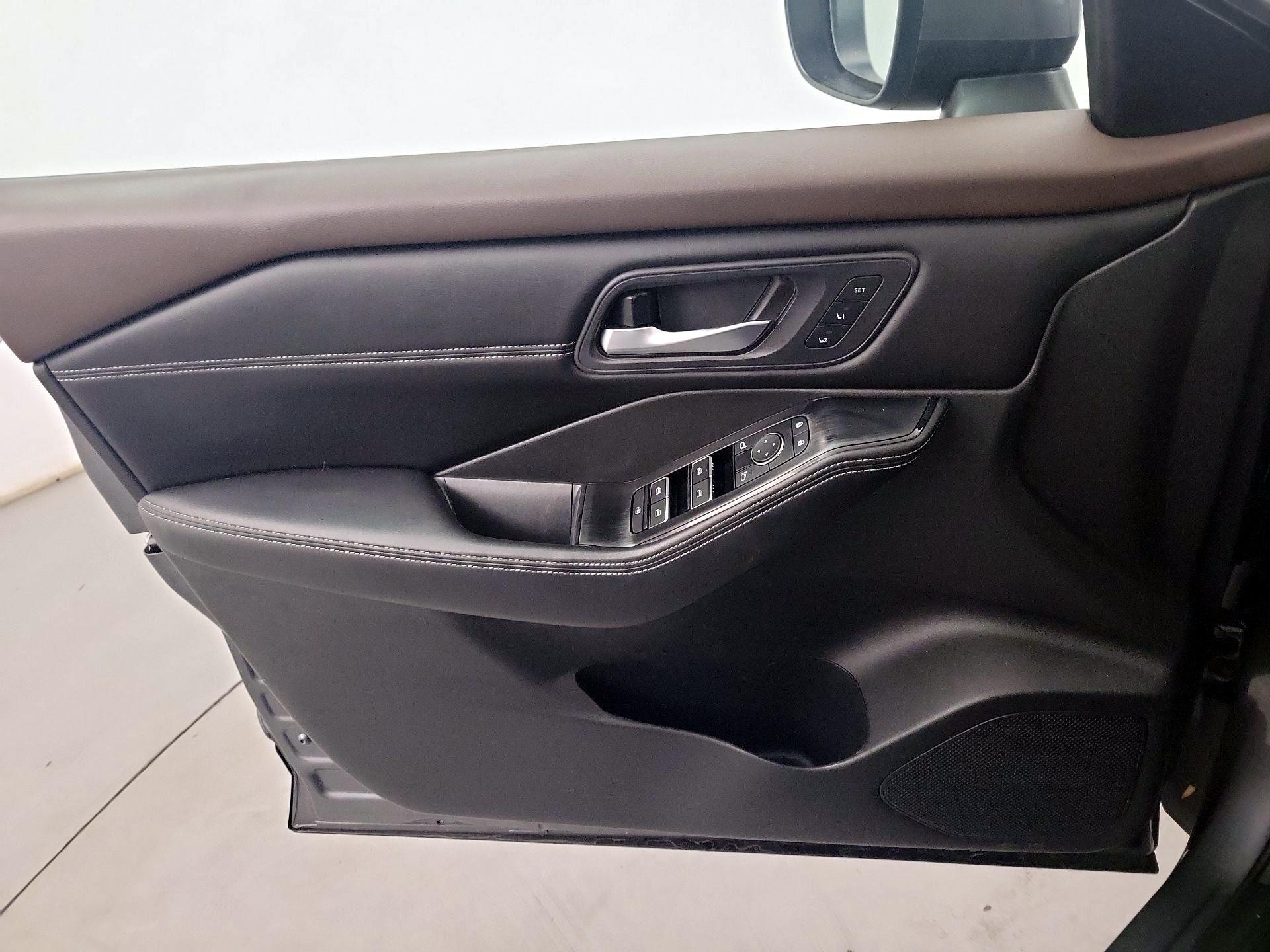 Thumbnail: 2023 Nissan Rogue - 10