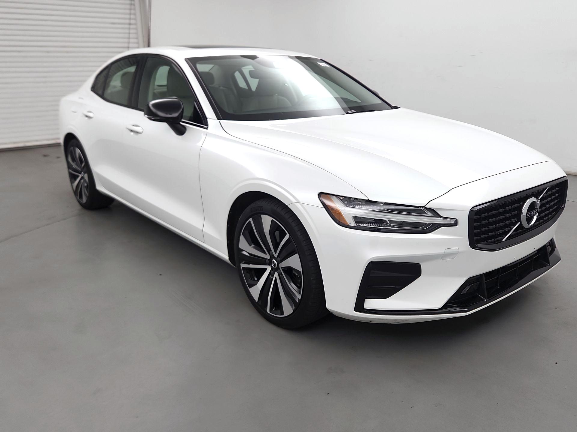 Thumbnail: 2022 Volvo S60 - 1