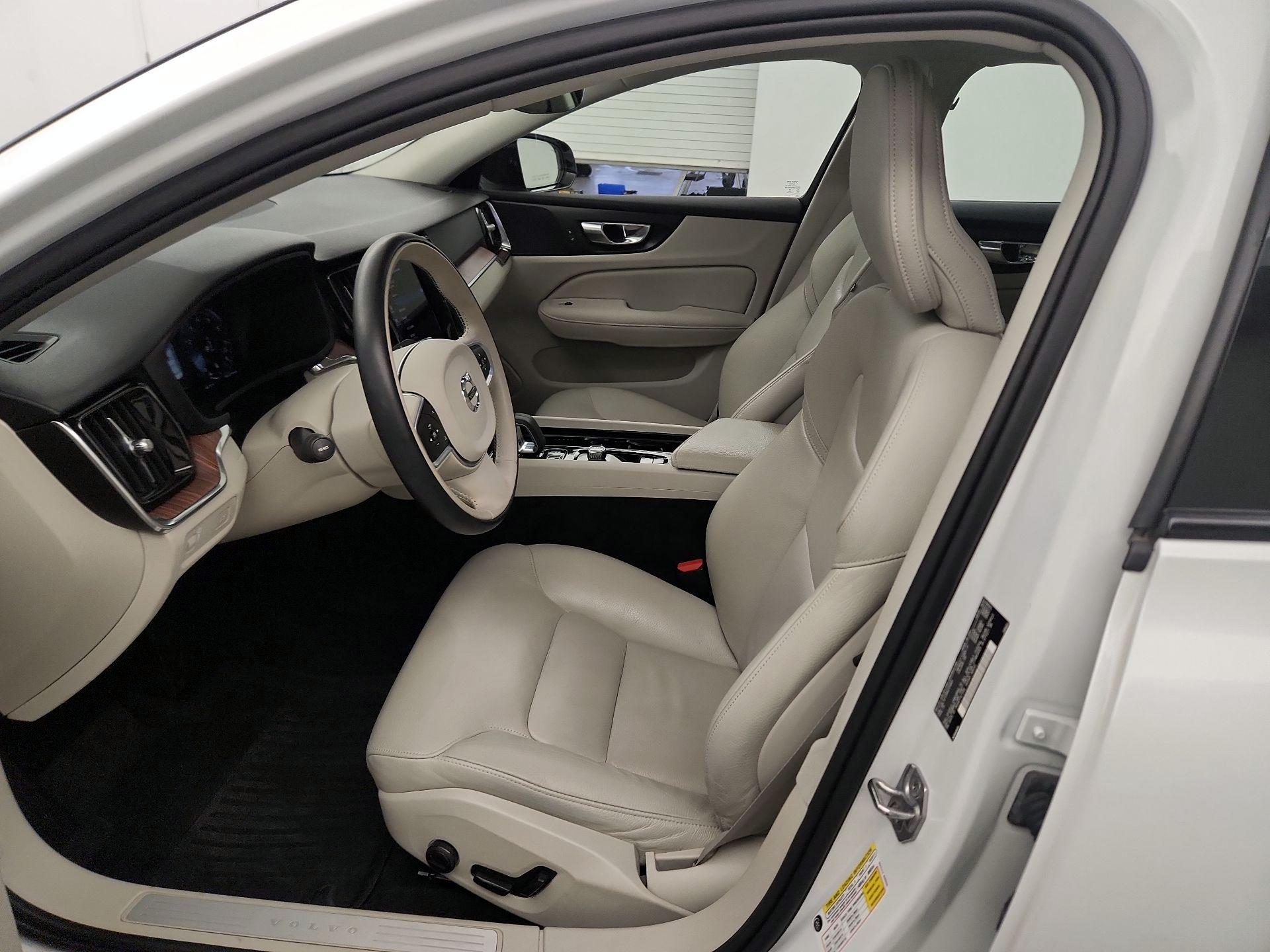 Thumbnail: 2022 Volvo S60 - 9