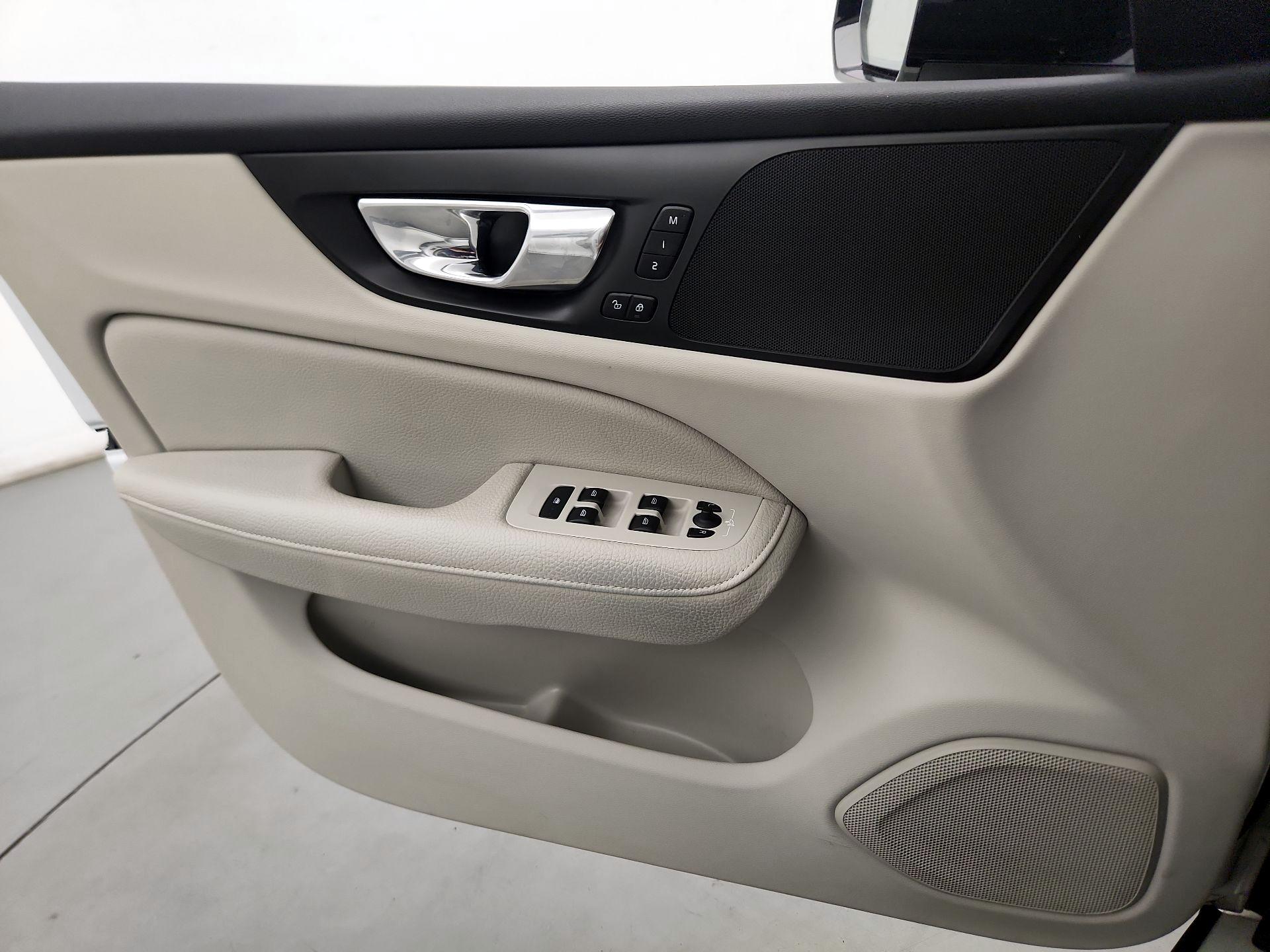 Thumbnail: 2022 Volvo S60 - 10