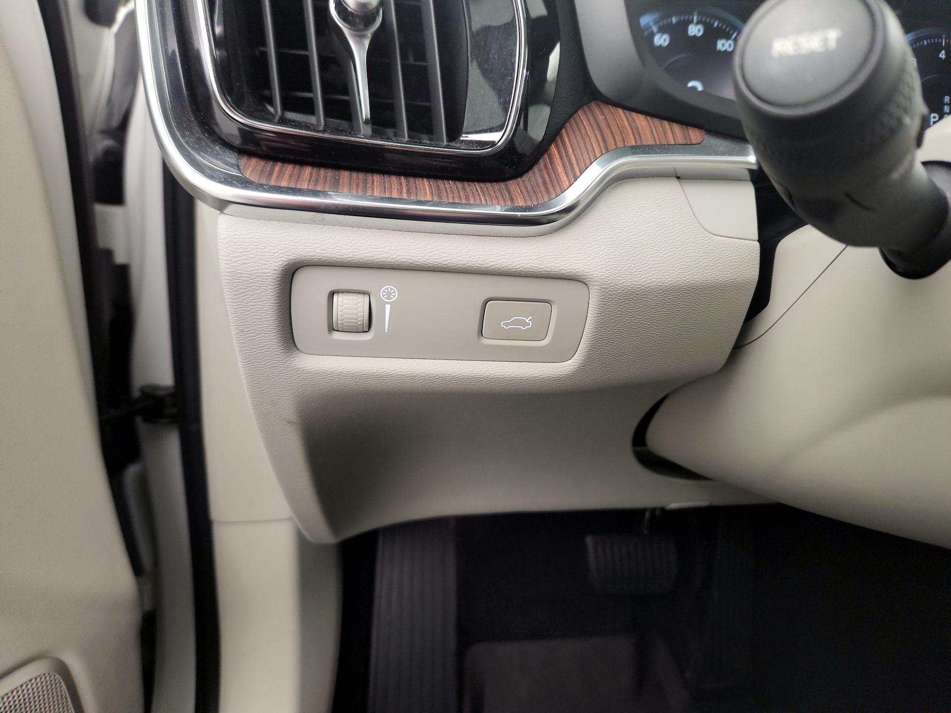 Thumbnail: 2022 Volvo S60 - 11