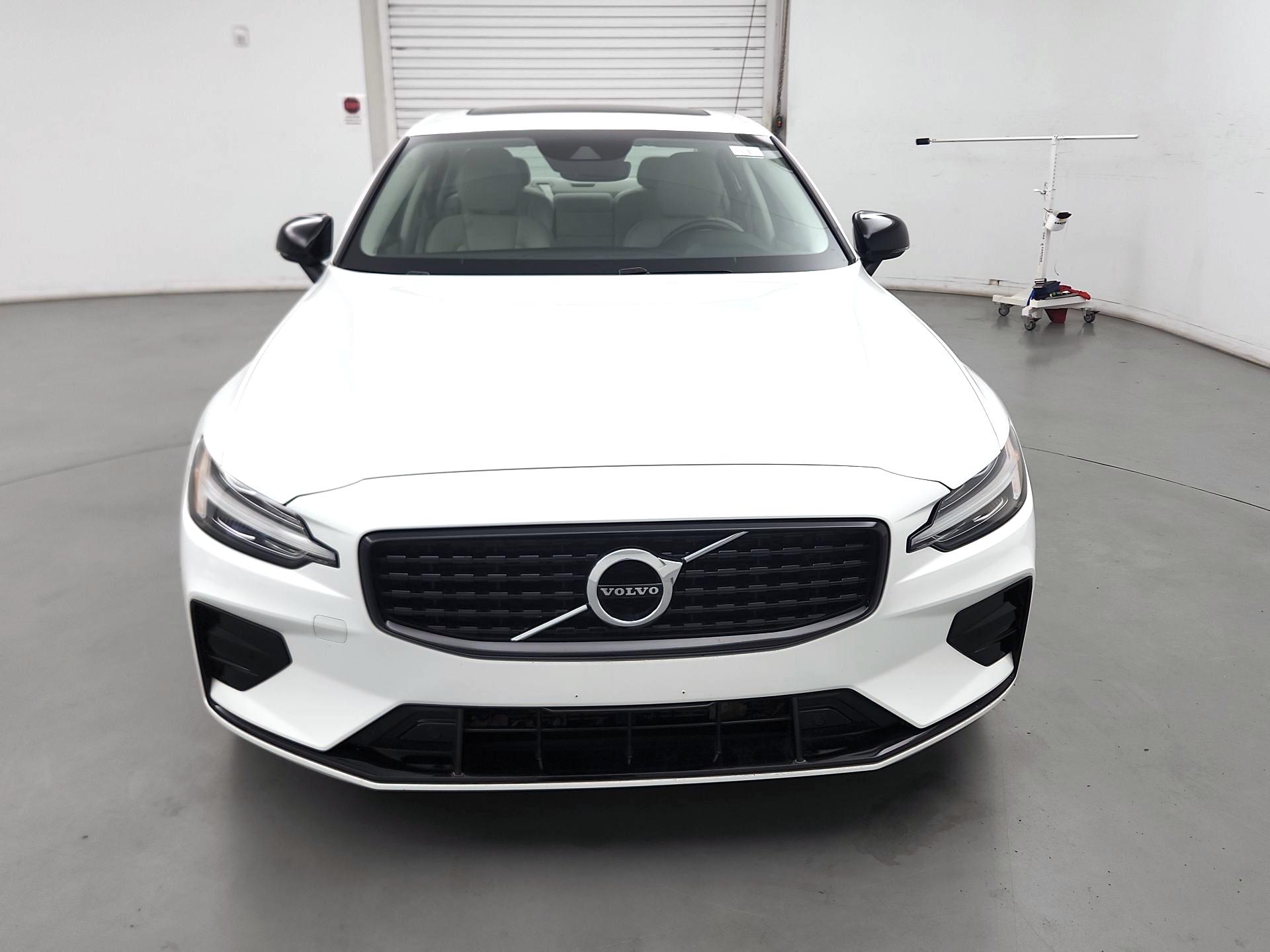 Thumbnail: 2022 Volvo S60 - 2