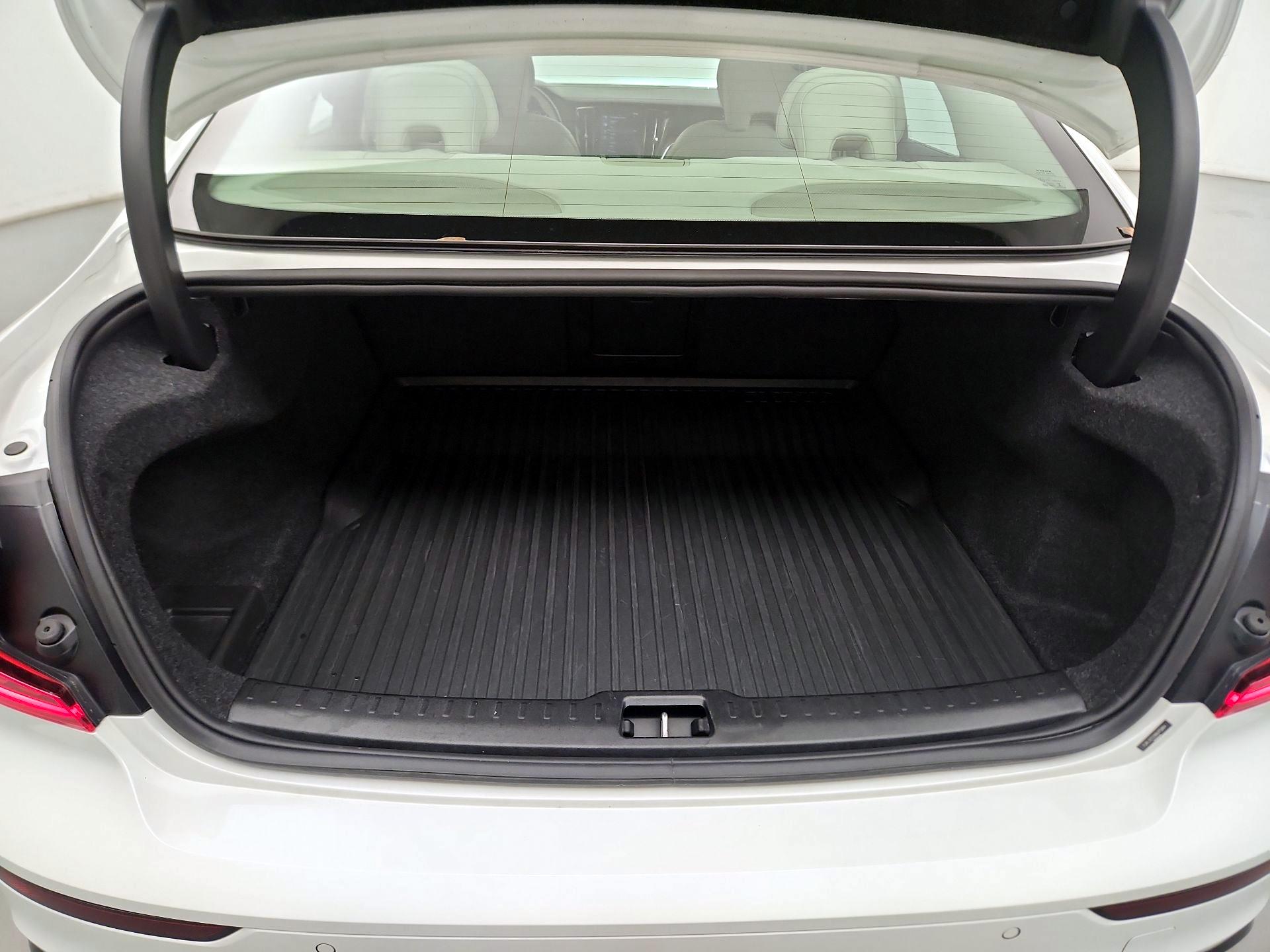 Thumbnail: 2022 Volvo S60 - 19