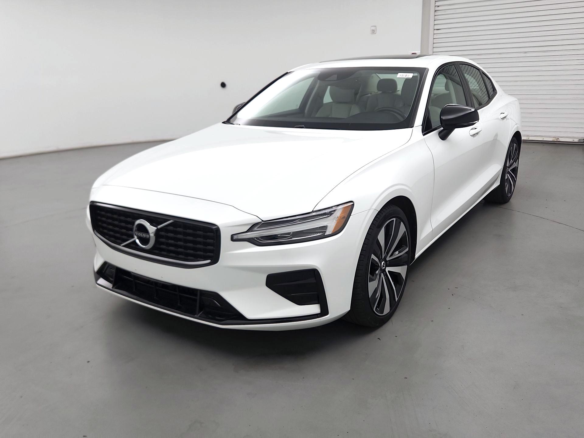 Thumbnail: 2022 Volvo S60 - 3
