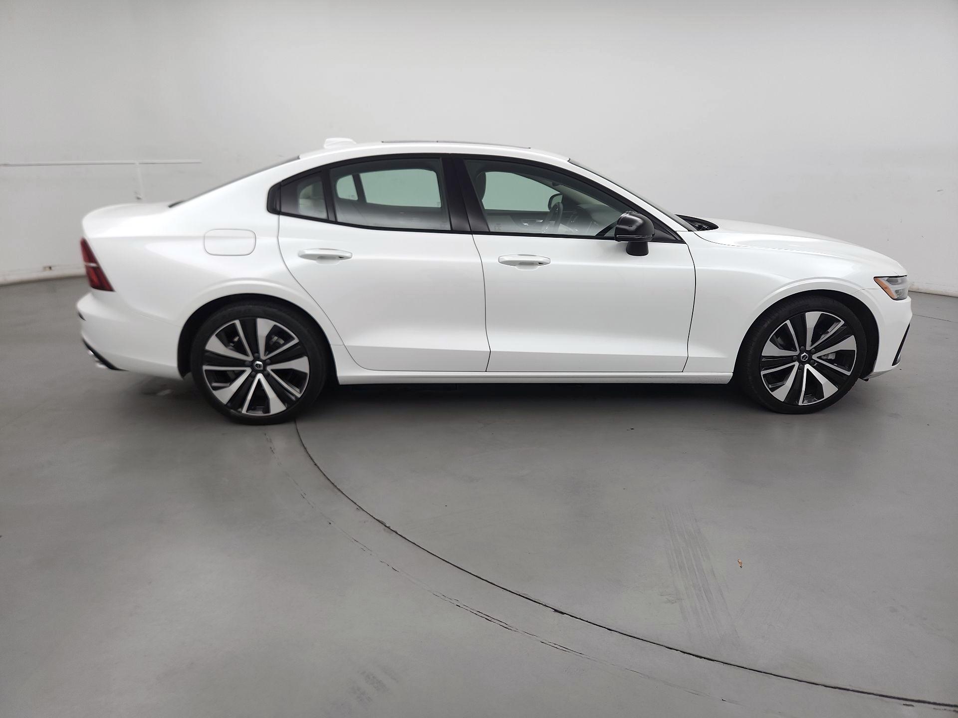 Thumbnail: 2022 Volvo S60 - 4