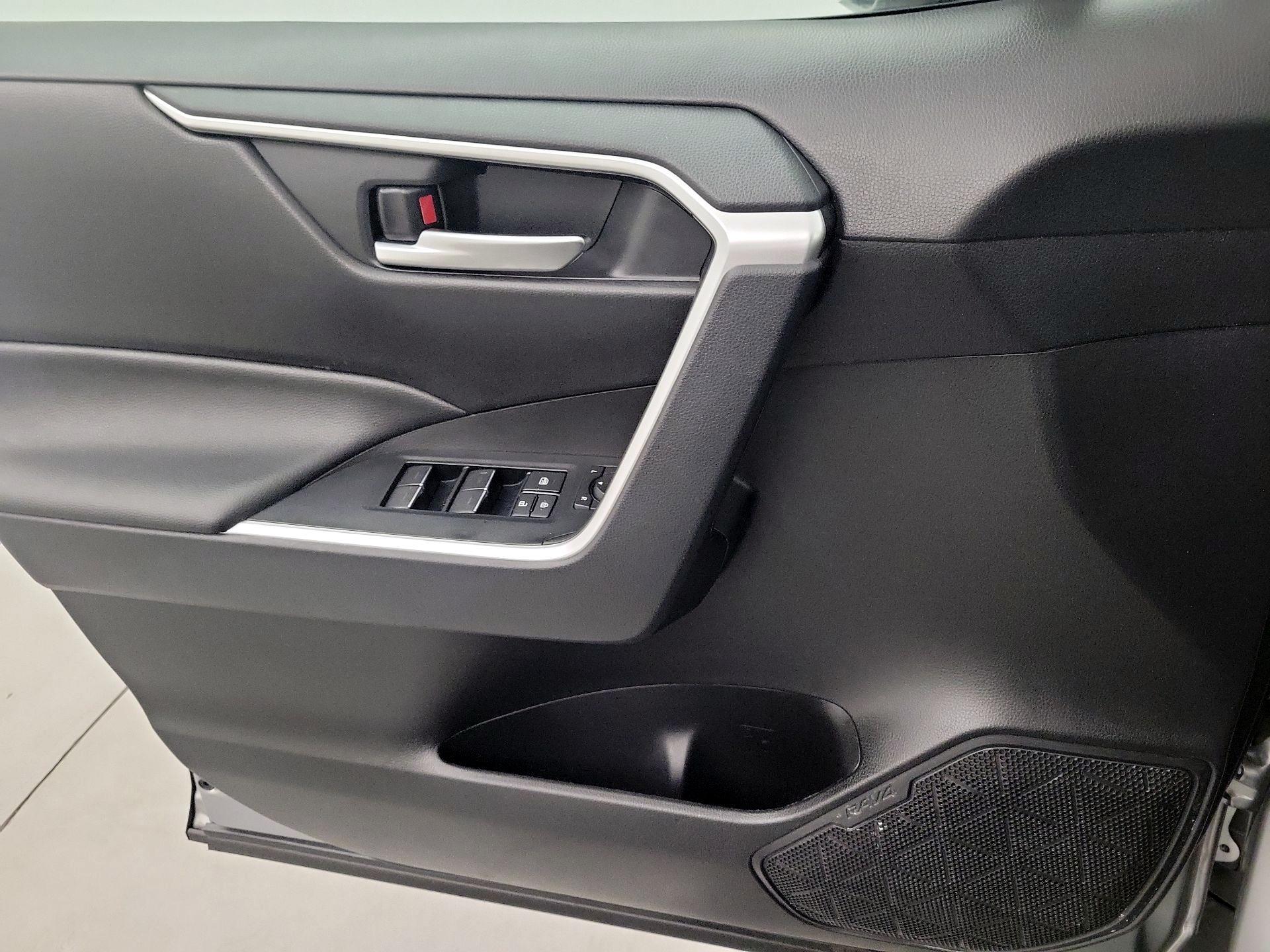 Thumbnail: 2025 Toyota RAV4 - 10