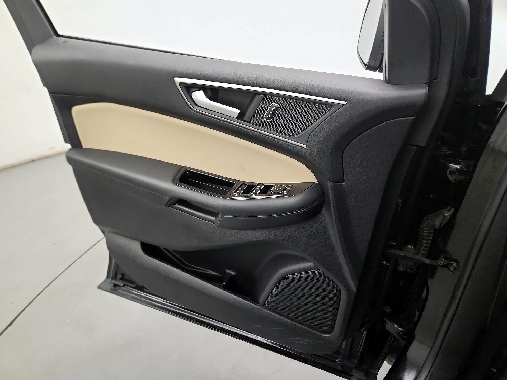 Thumbnail: 2020 Ford Edge - 10