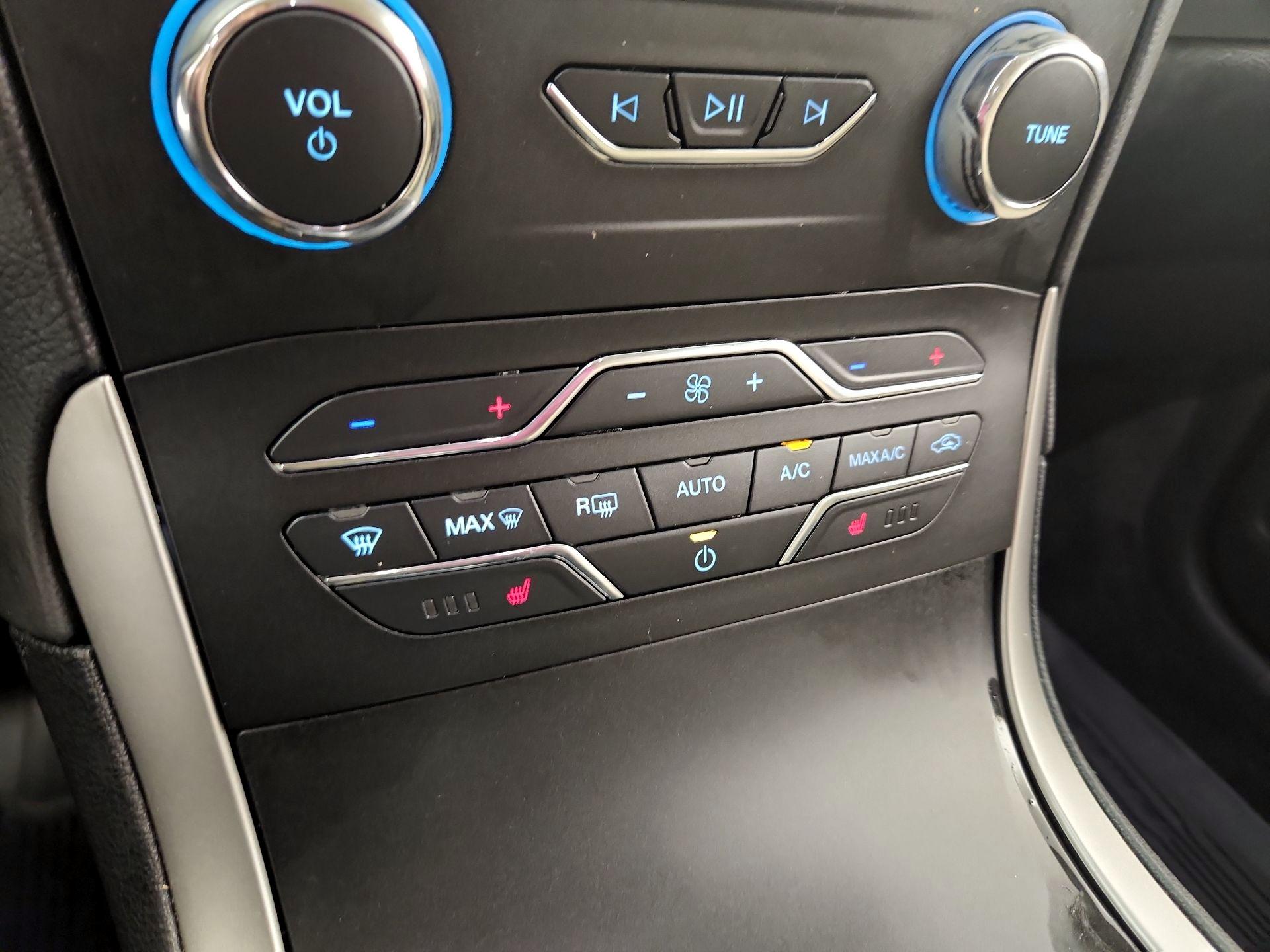 Thumbnail: 2020 Ford Edge - 14