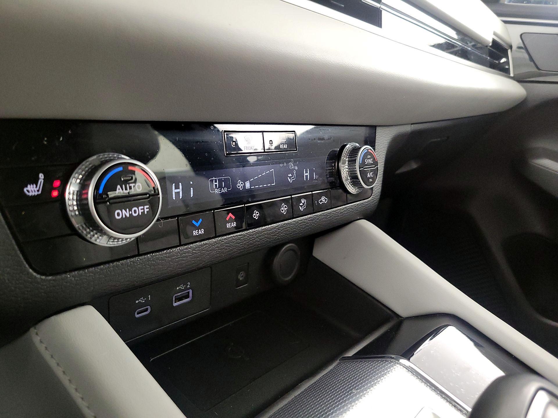 Thumbnail: 2024 Mitsubishi Outlander - 17