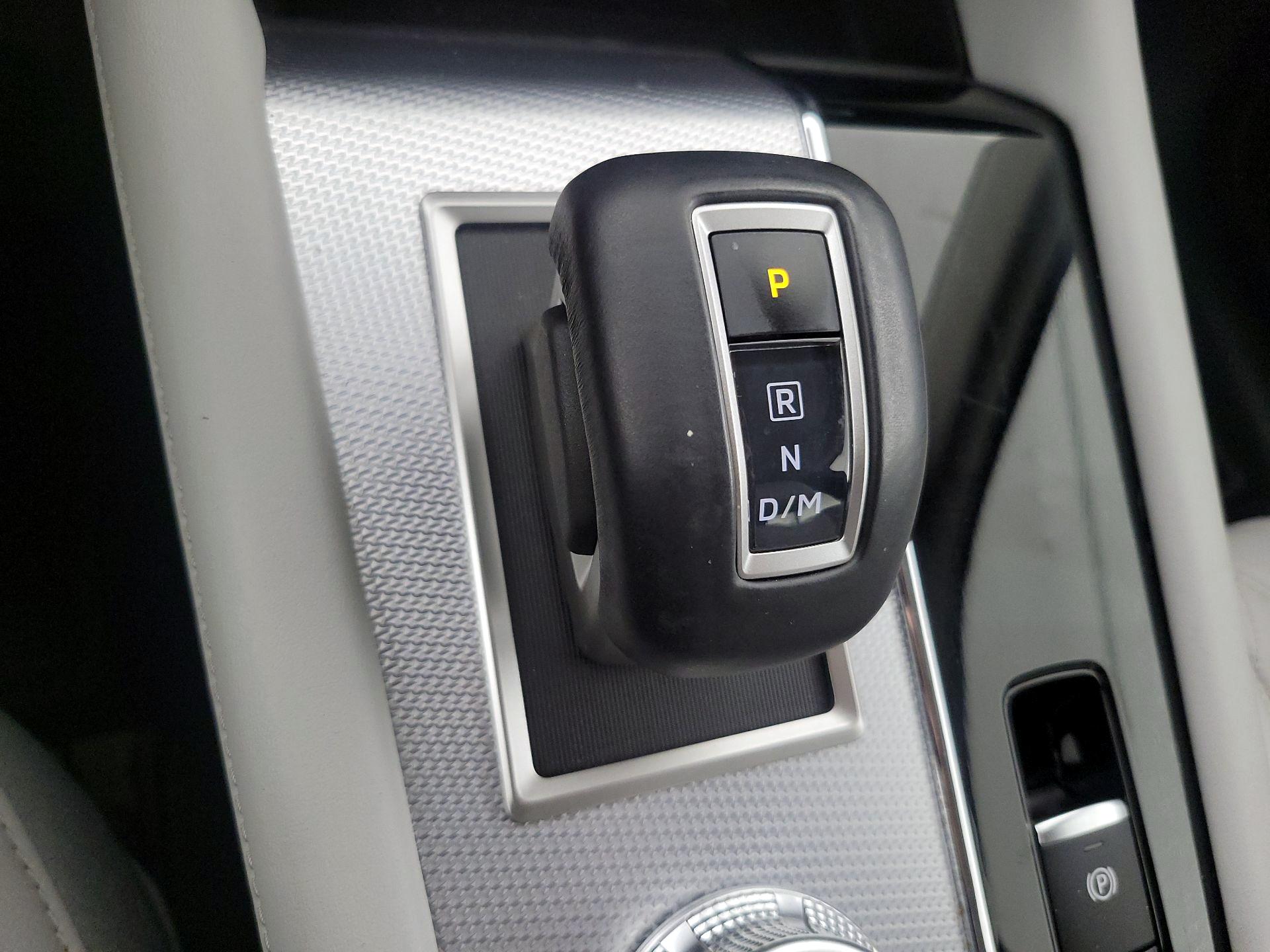 Thumbnail: 2024 Mitsubishi Outlander - 18