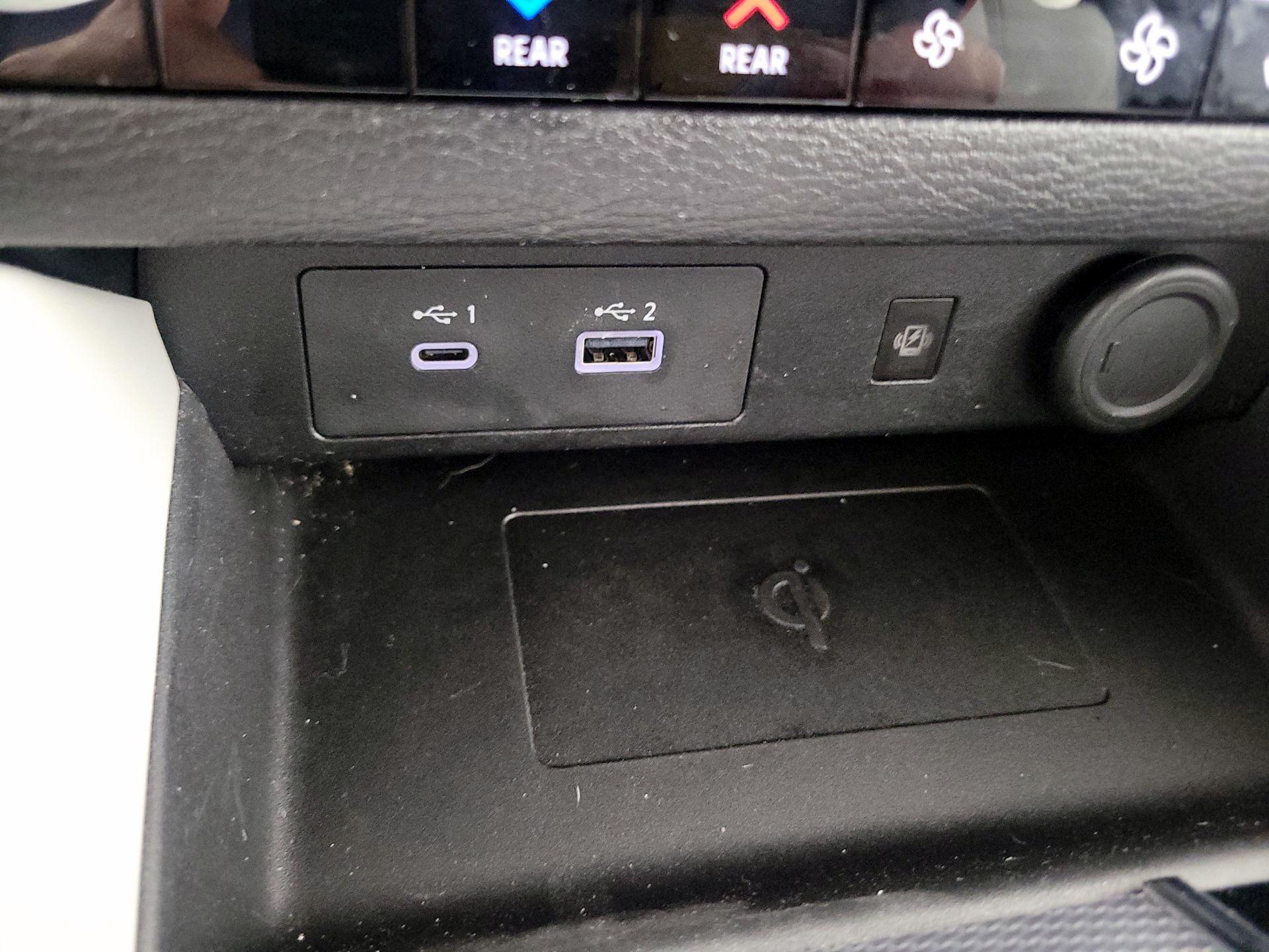 Thumbnail: 2024 Mitsubishi Outlander - 19