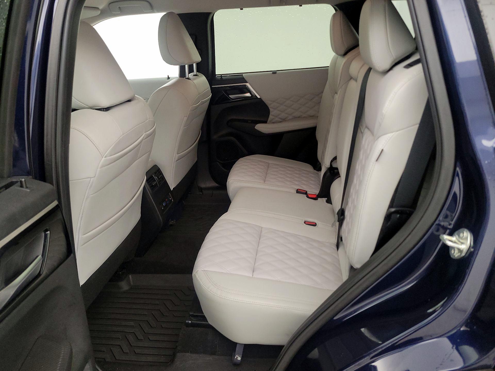 Thumbnail: 2024 Mitsubishi Outlander - 20