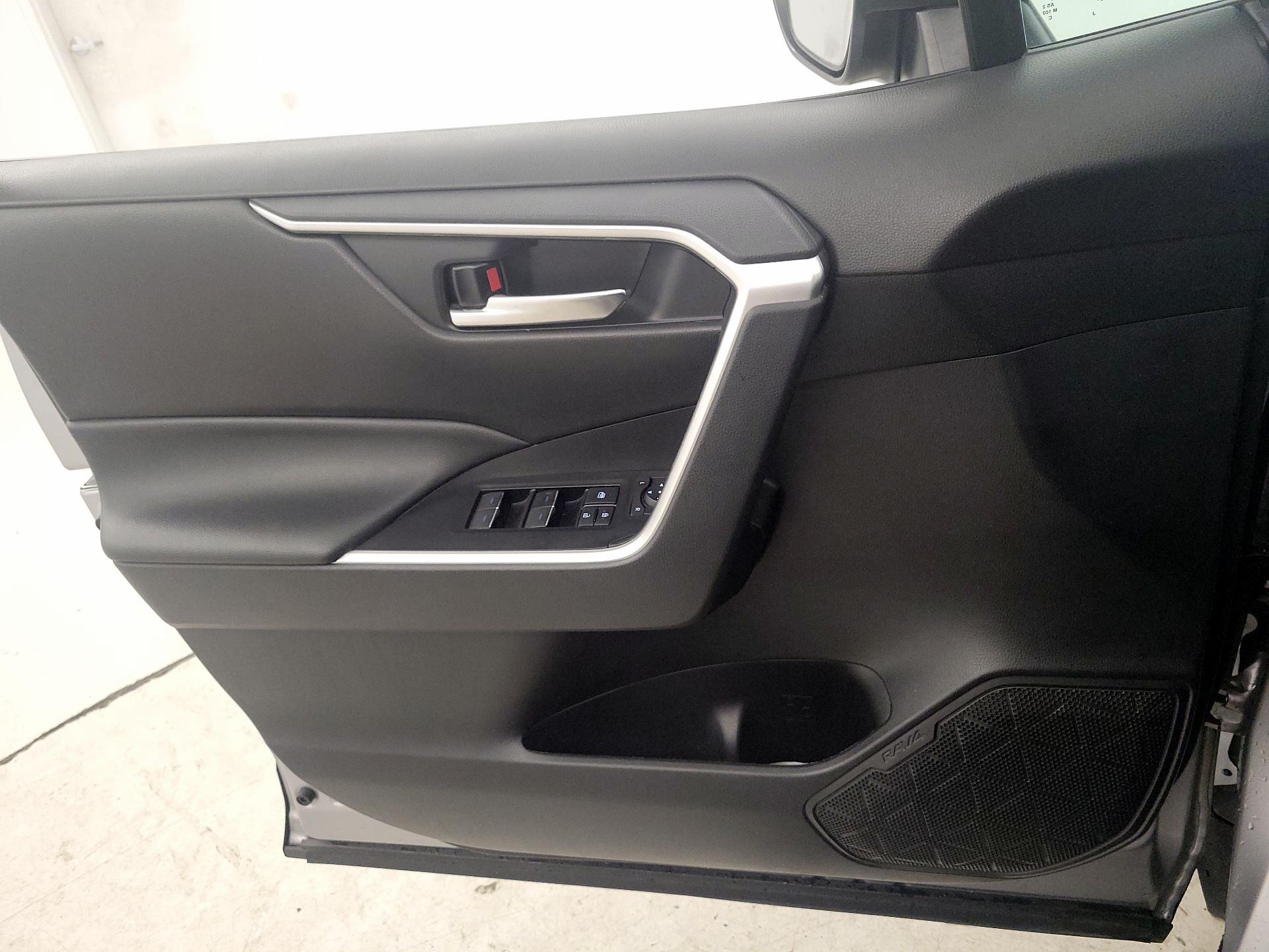 Thumbnail: 2022 Toyota RAV4 - 12