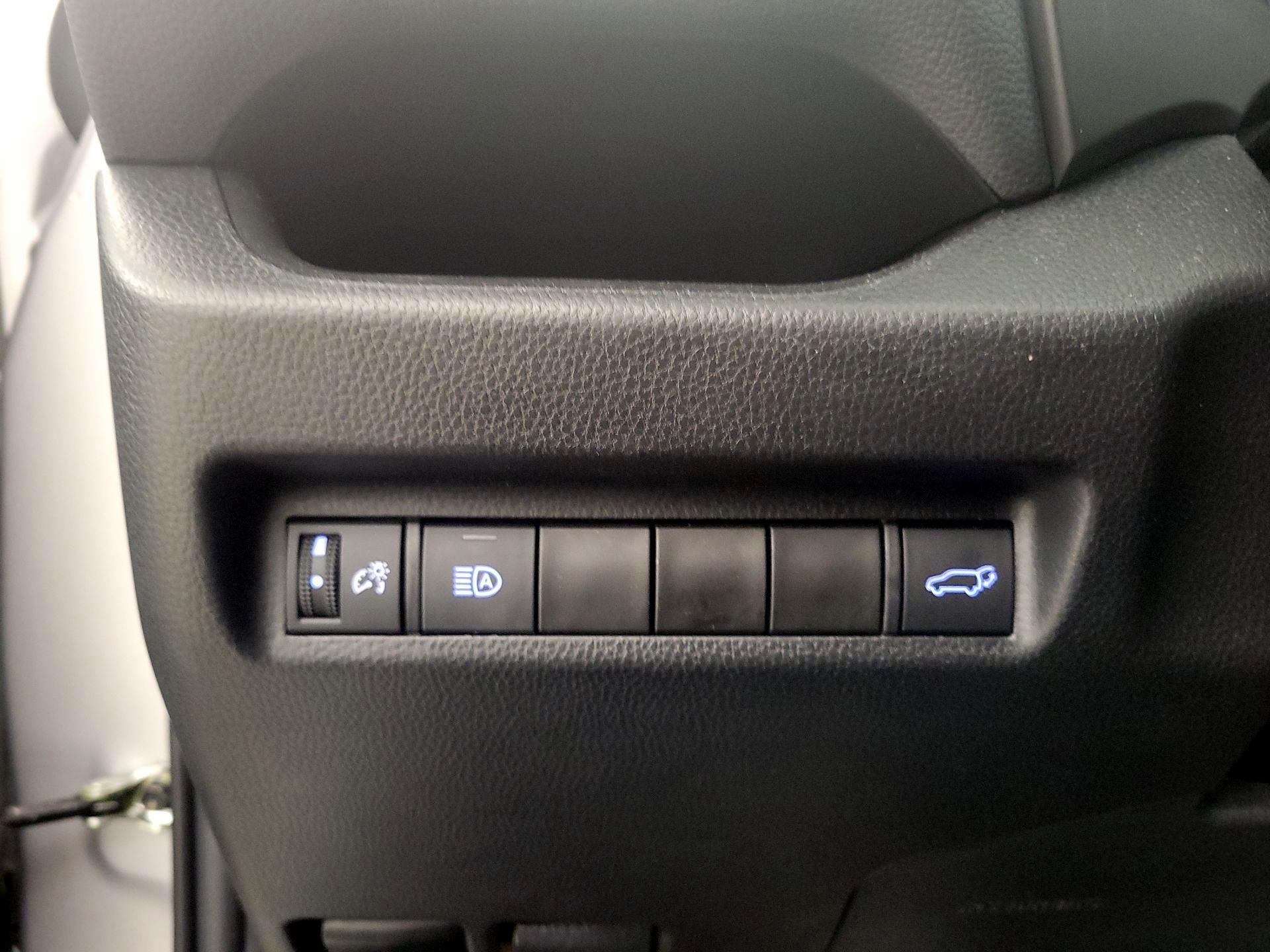 Thumbnail: 2022 Toyota RAV4 - 13