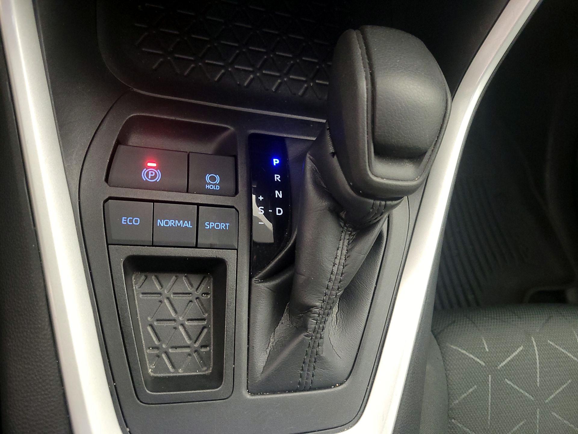 Thumbnail: 2022 Toyota RAV4 - 17