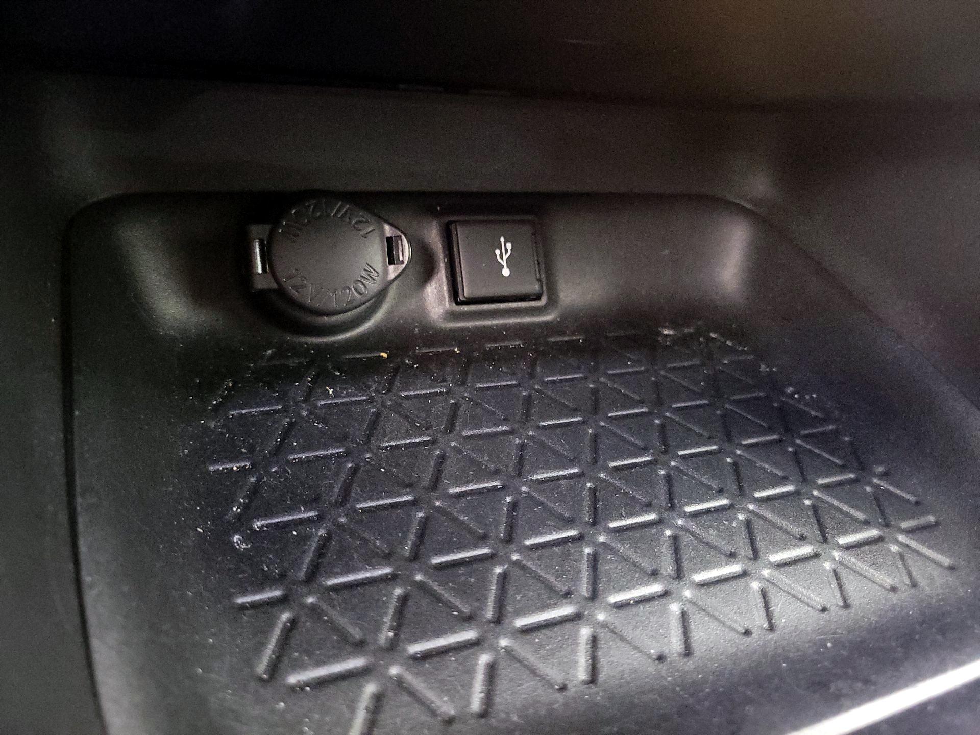 Thumbnail: 2022 Toyota RAV4 - 18