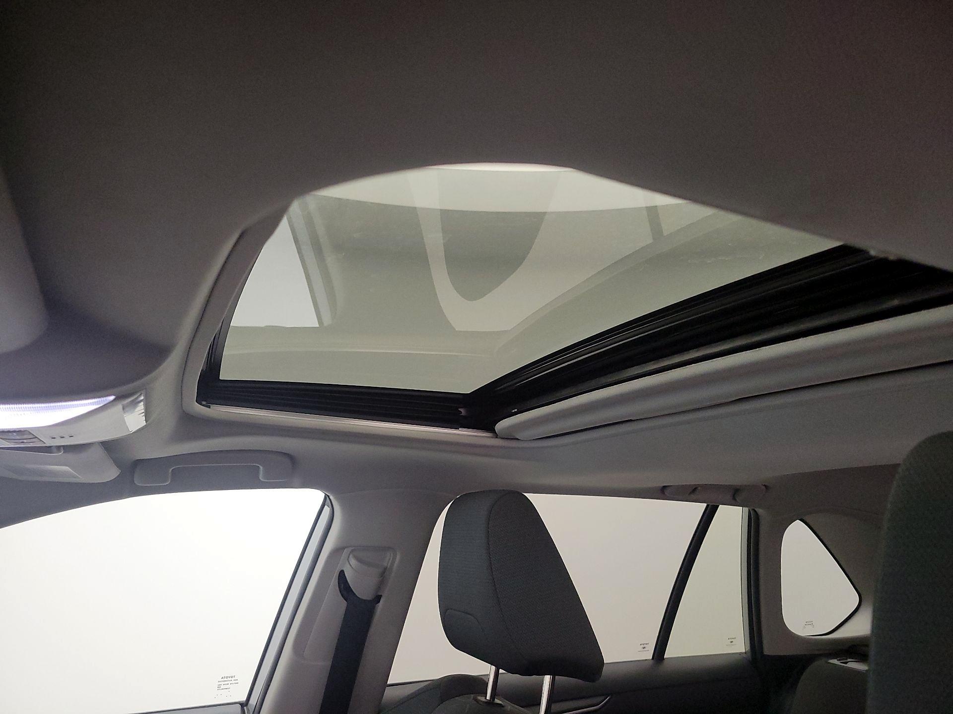 Thumbnail: 2022 Toyota RAV4 - 19