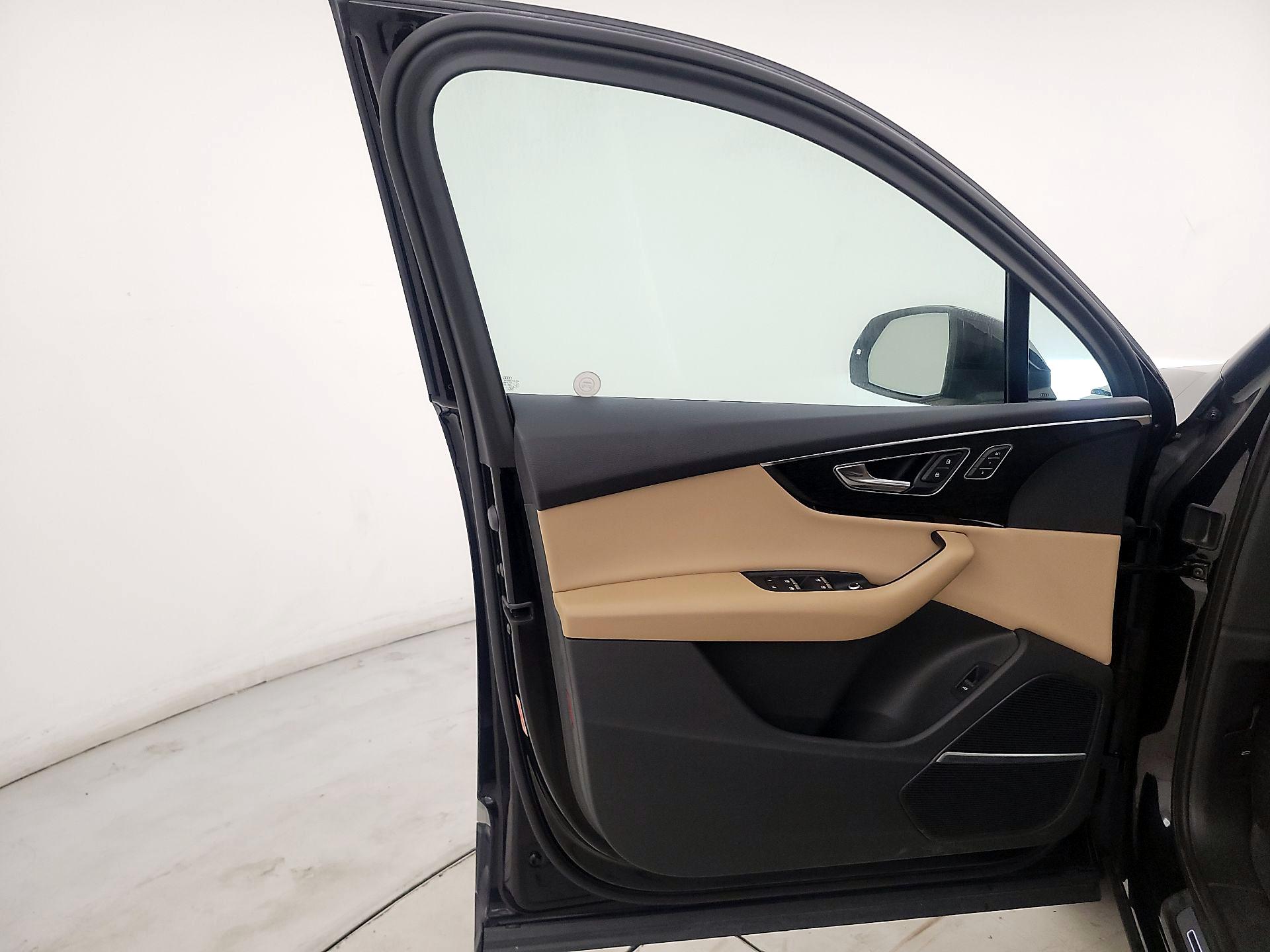 Thumbnail: 2021 Audi Q7 - 12